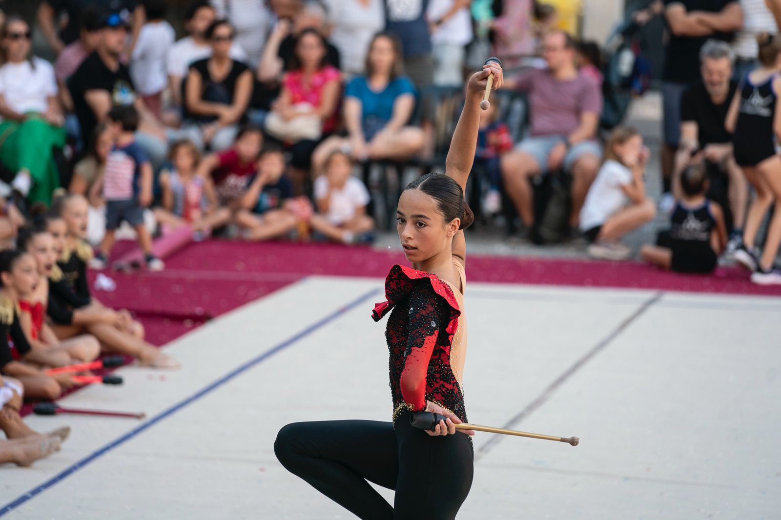 Exhibició de gimnàstica rítmica durant la Festa Major de Volpelleres. FOTO: Mireia Comas (TOT Sant Cugat)