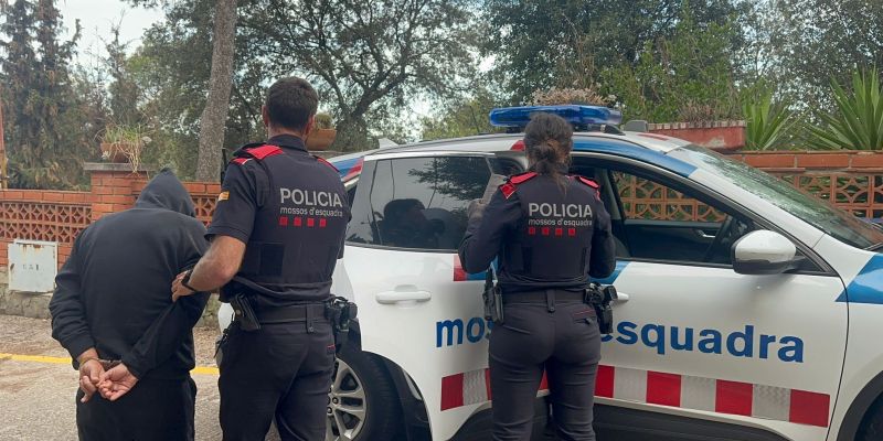 Moment de la detenció FOTO: Lluna Fabregat (TOT Sant Cugat)