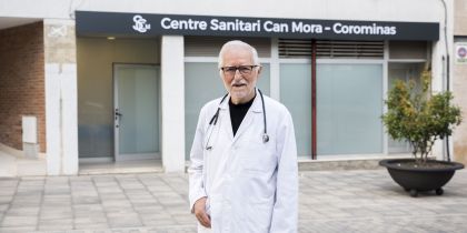 Josep Maria Corominas davant de la consulta FOTO: Bernat Millet