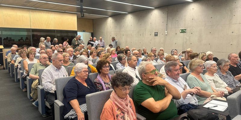 Públic de la conferència "On vas Europa?". FOTO: Lluna Fabregat