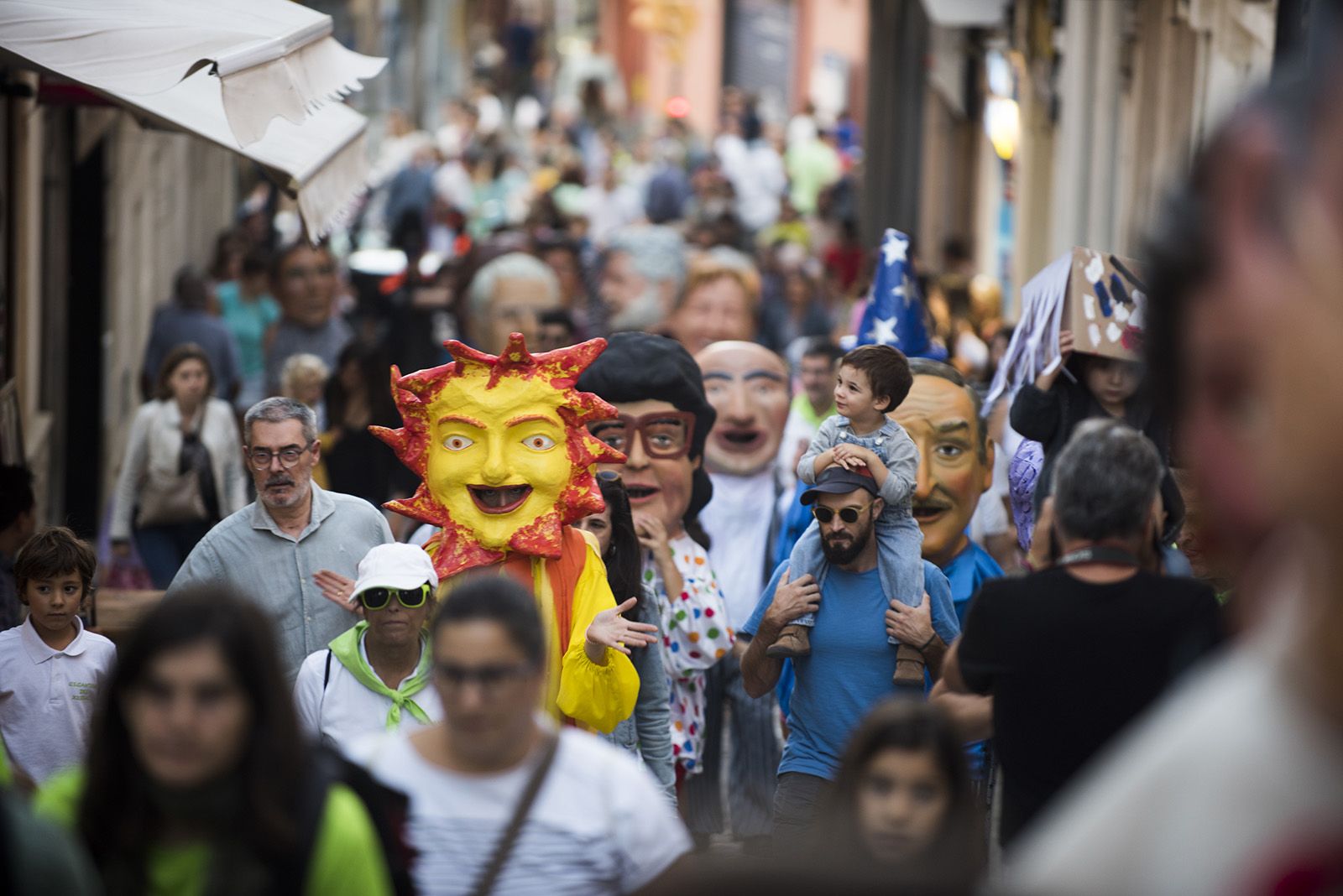 Cercavila de la Diada de Testes. FOTO: Bernat Millet.