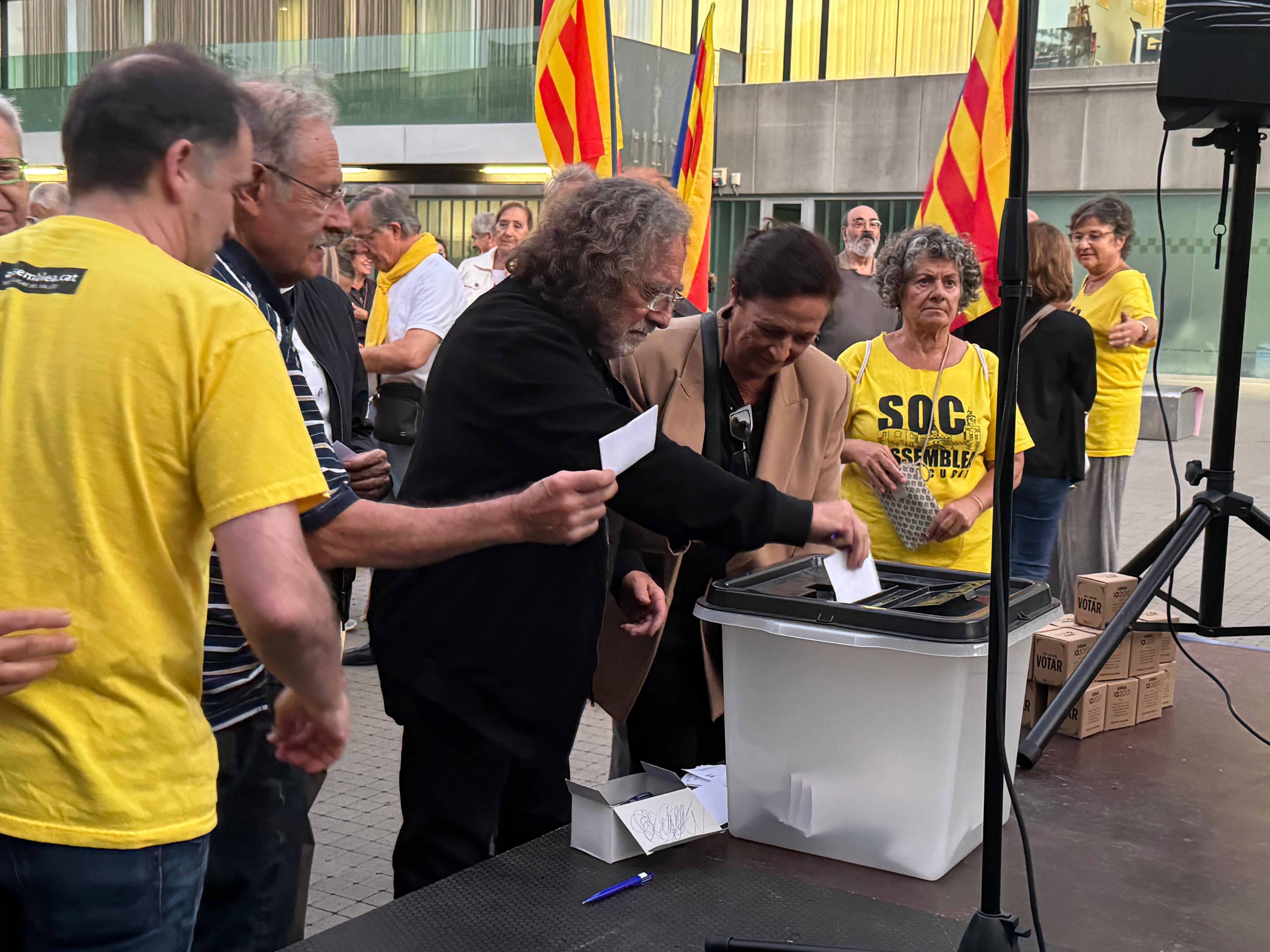 Moment de la votació simbòlica FOTO: TOT Sant Cugat