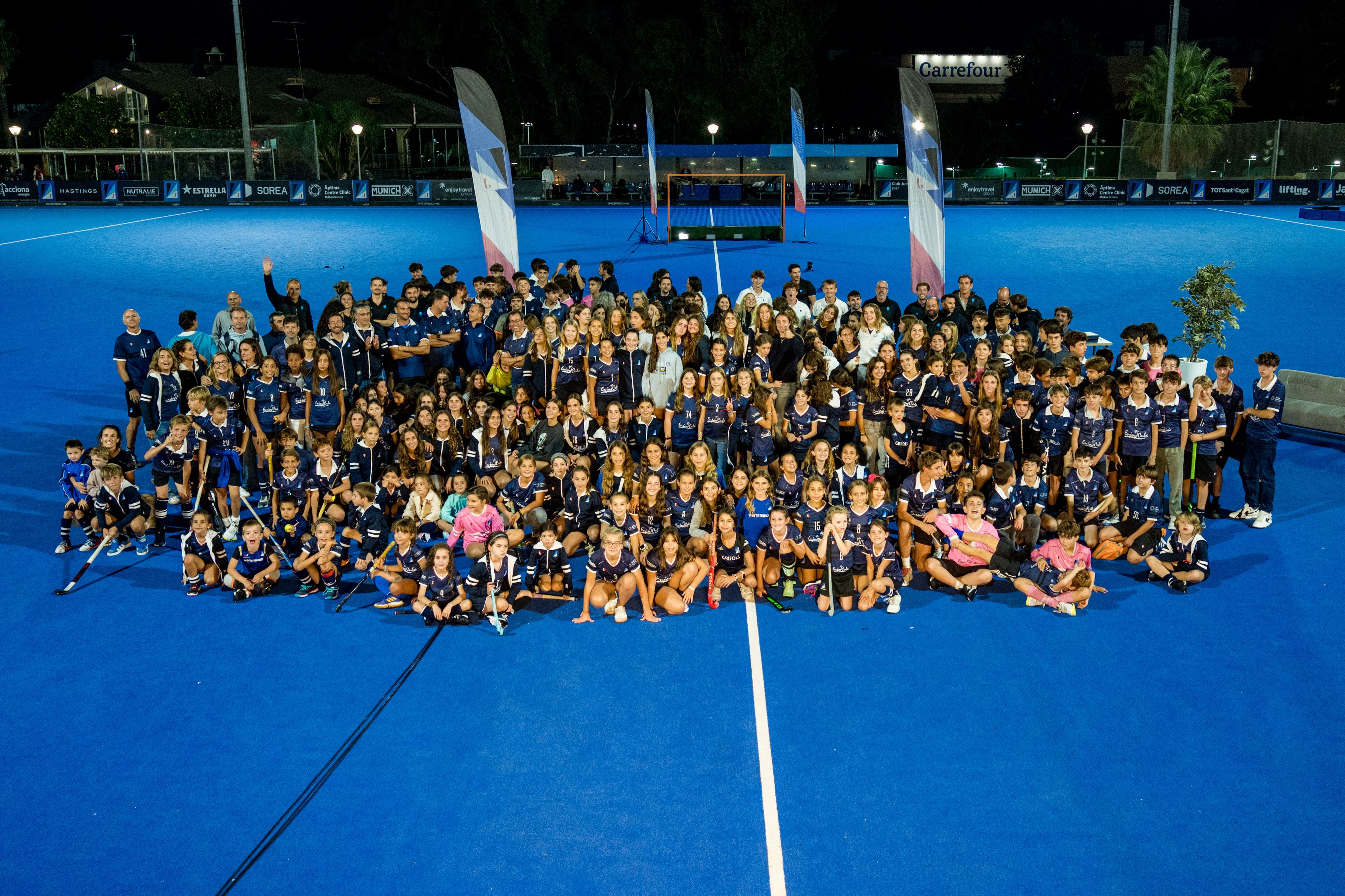 Tots els membres de la secció d'hoquei del Junior FC. FOTO: Carmelo Jiménez (TOT Sant Cugat)