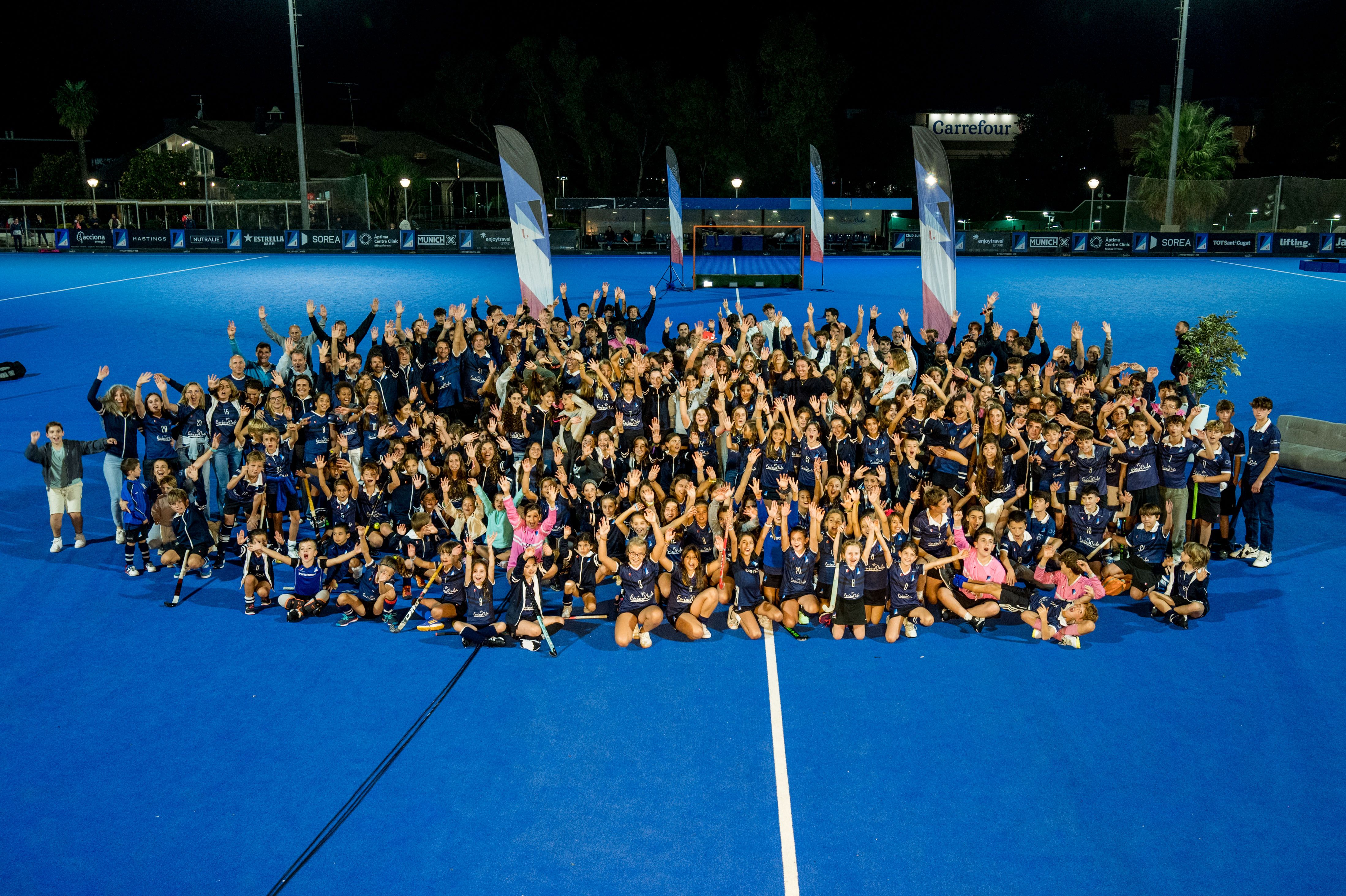 Tots els membres de la secció d'hoquei del Junior FC. FOTO: Carmelo Jiménez (TOT Sant Cugat)