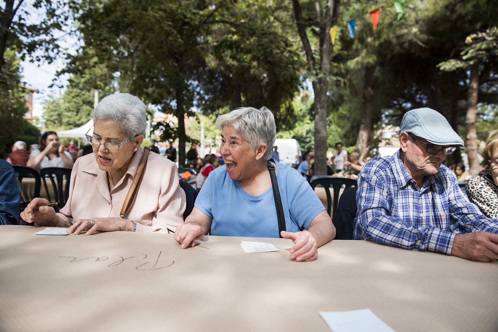 Bingo de Festa Major del barri Monestir Sant Francesc. FOTO: Bernat Millet.