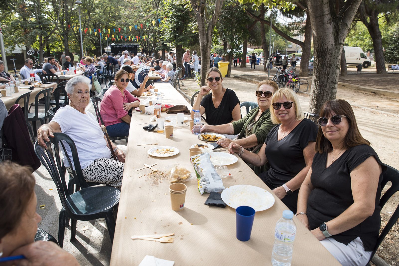 Paella popular de Festa Major del barri Monestir Sant Francesc. FOTO: Bernat Millet.