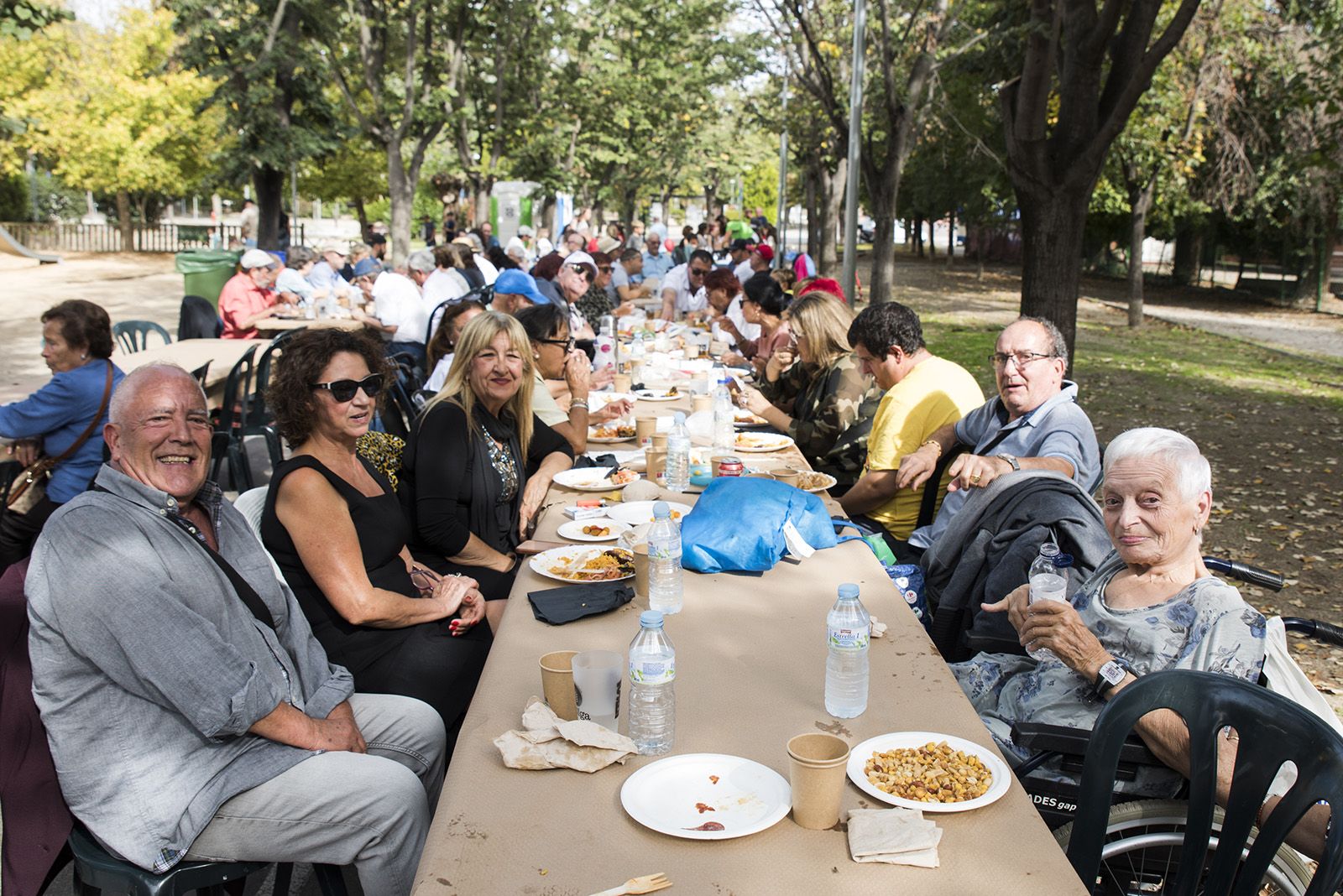 Paella popular de Festa Major del barri Monestir Sant Francesc. FOTO: Bernat Millet.