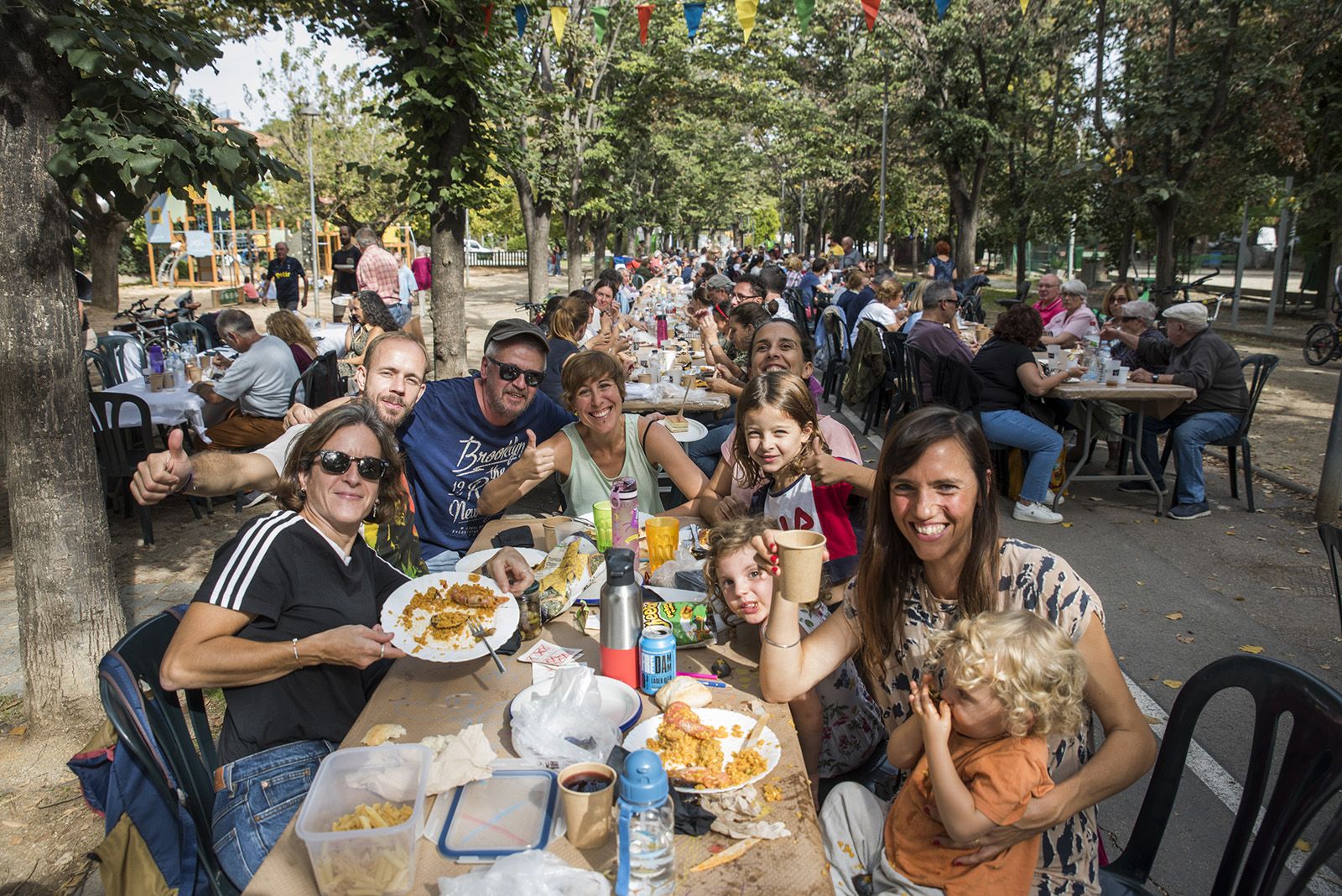 Paella popular de Festa Major del barri Monestir Sant Francesc. FOTO: Bernat Millet.