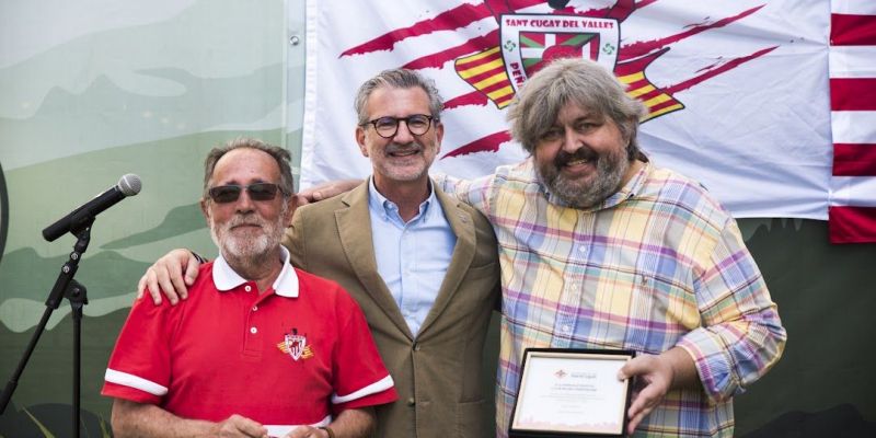 El president d'honor, Txutxi; el membre d'honor, Josep Maria Vallès; i el president de la Penya Bilbo, Sergi Gómez. FOTO: Bernat Millet