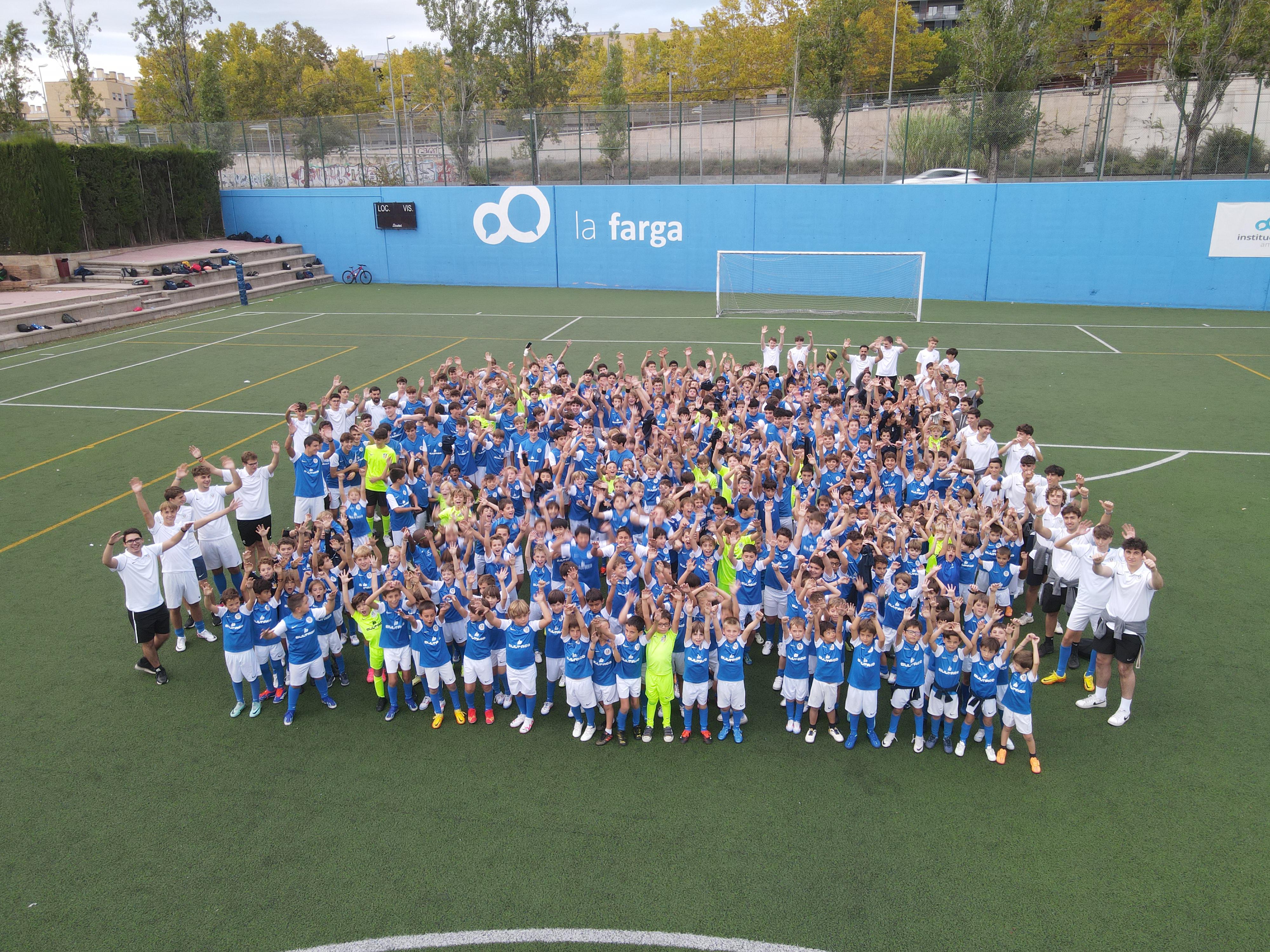 Presentació dels 350 jugadors del Club Esportiu La Farga. FOTO: Cedida