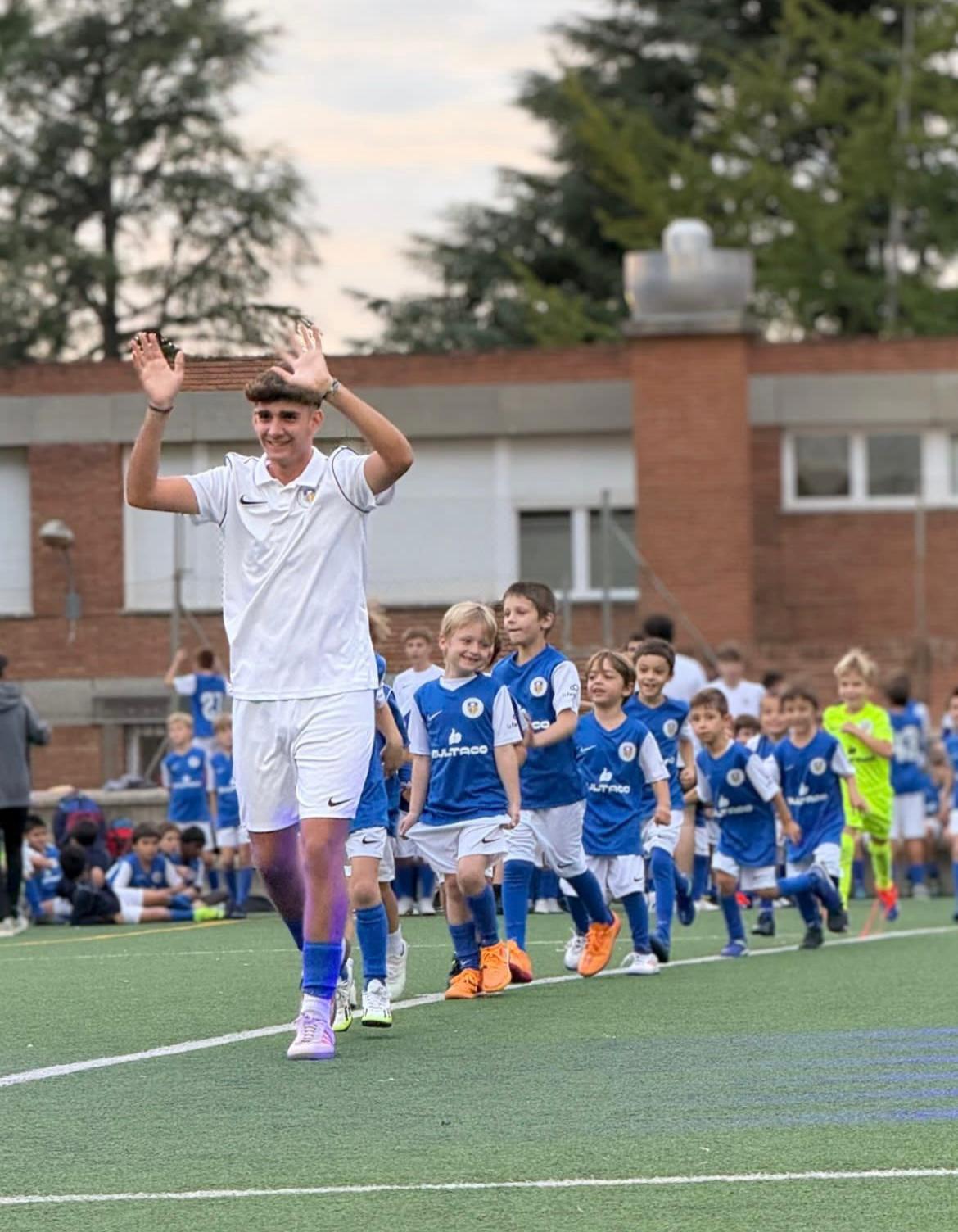 Presentació dels 350 jugadors del Club Esportiu La Farga. FOTO: Cedida