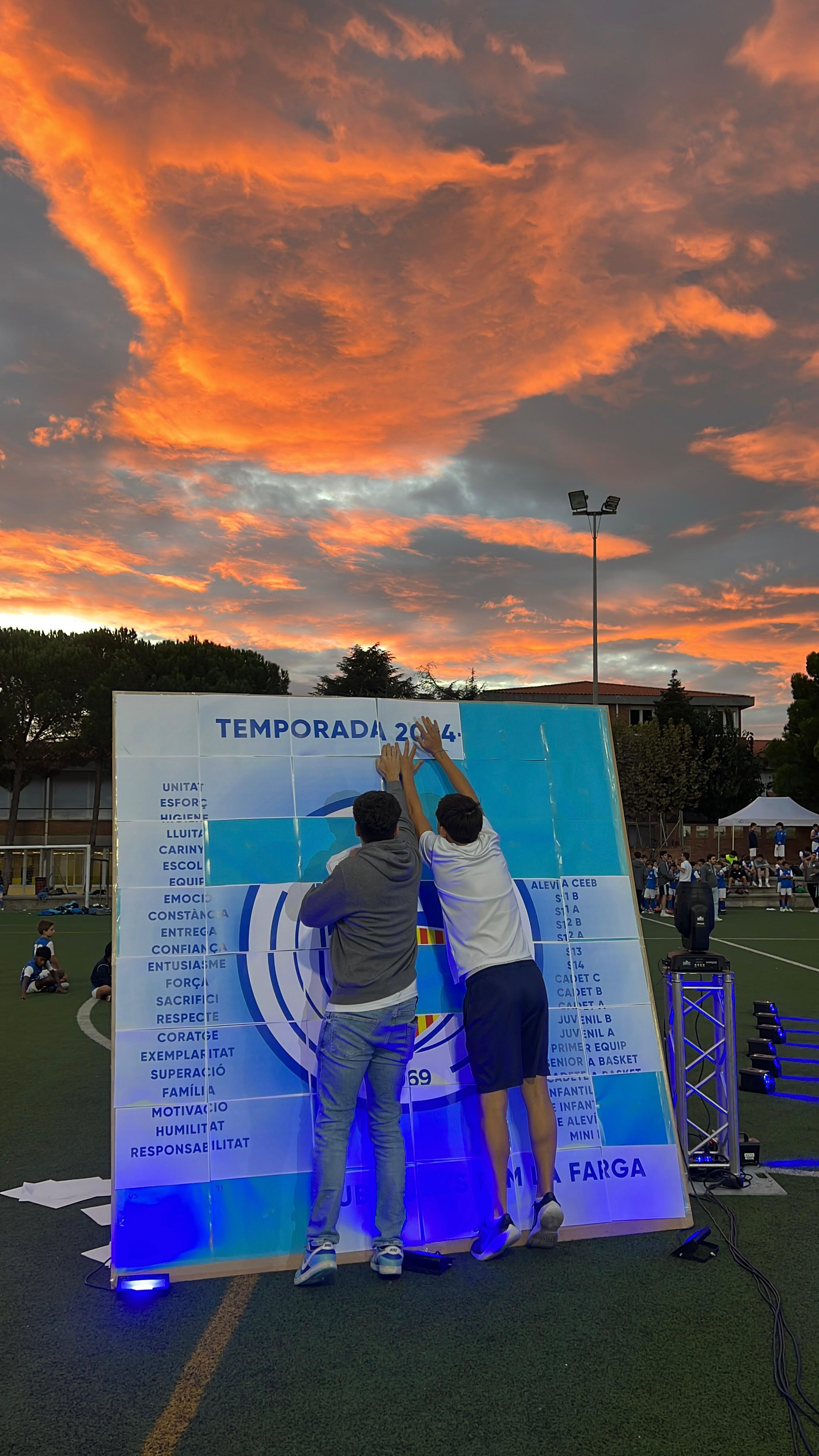 Presentació dels 350 jugadors del Club Esportiu La Farga. FOTO: Cedida