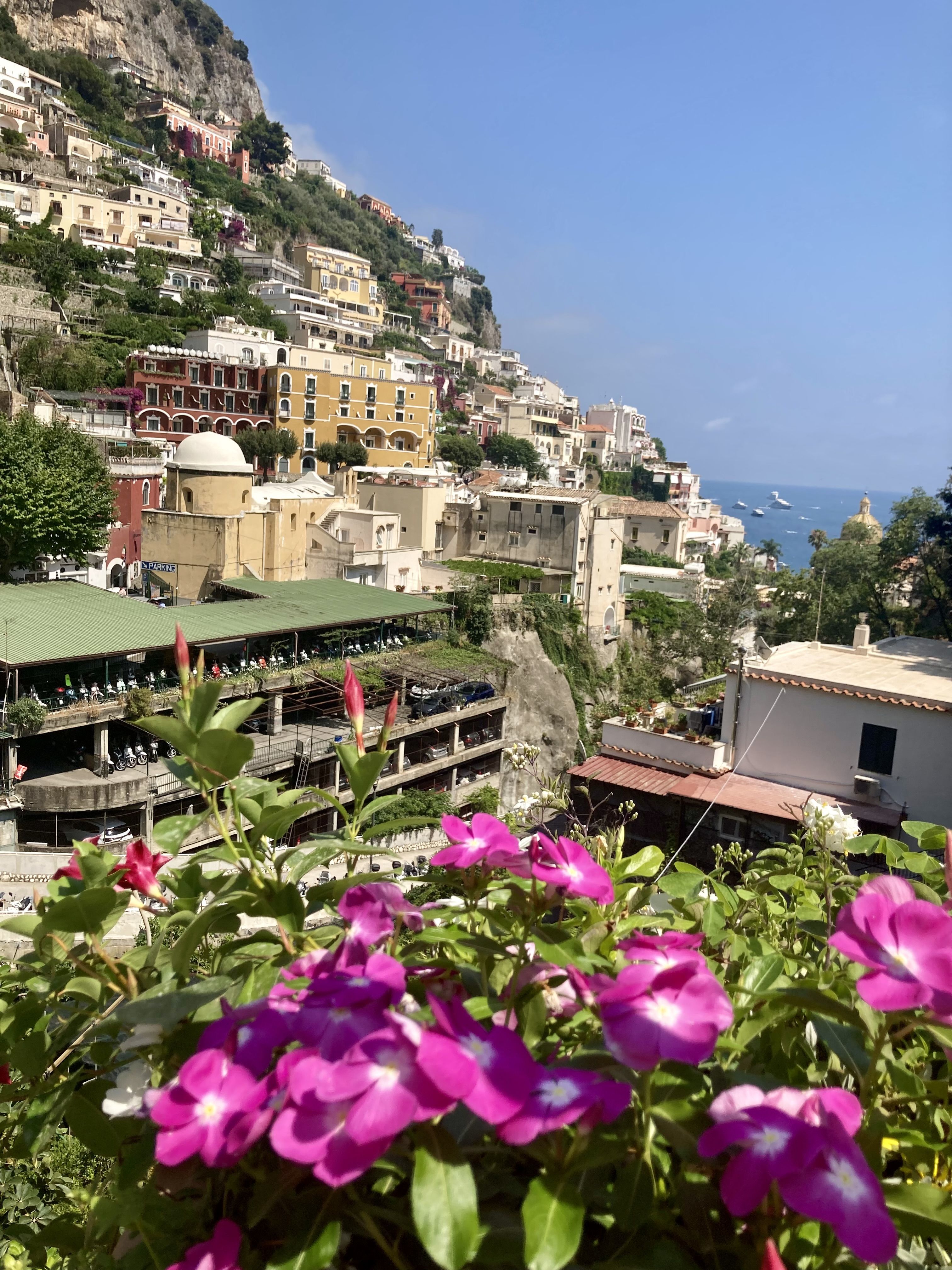 Paisatge màgic entre pètals · Positano, Costa Amalfitana FOTO: Albert Gallostra