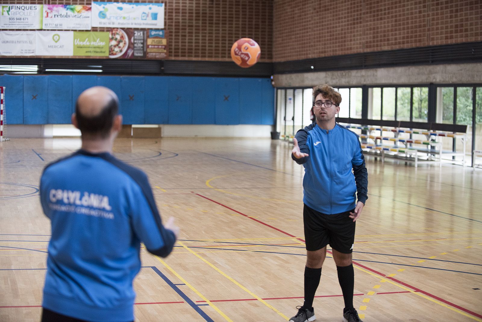 Nou equip special del Club Handbol Sant Cugat. FOTO: Bernat Millet (TOT Sant Cugat)