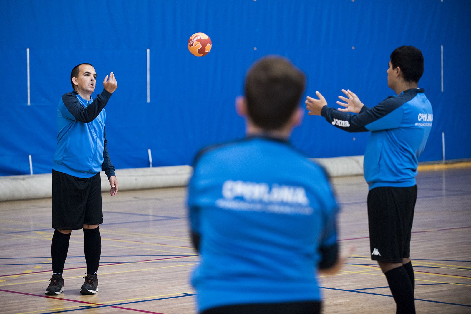 Nou equip special del Club Handbol Sant Cugat. FOTO: Bernat Millet (TOT Sant Cugat)