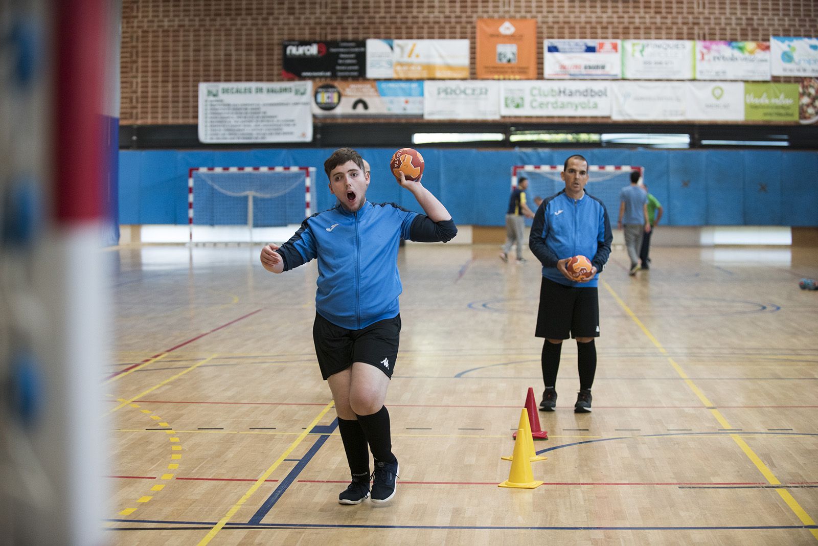 Nou equip special del Club Handbol Sant Cugat. FOTO: Bernat Millet (TOT Sant Cugat)