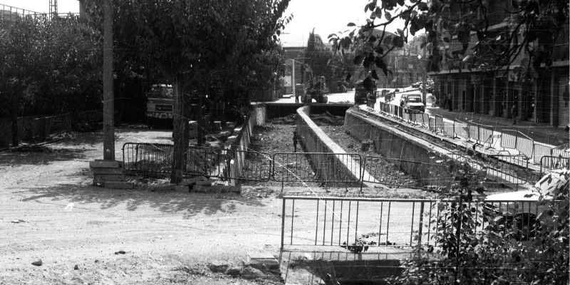 Pavimentació de la rambla del Celler l’any 1980, cobrint la riera de Sant Cugat. FOTO: Arxiu