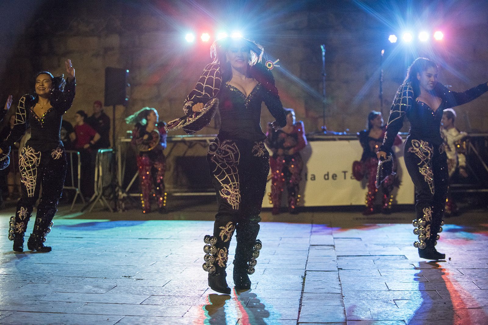 Mostra de dansa boliviana. FOTO: Bernat Millet.