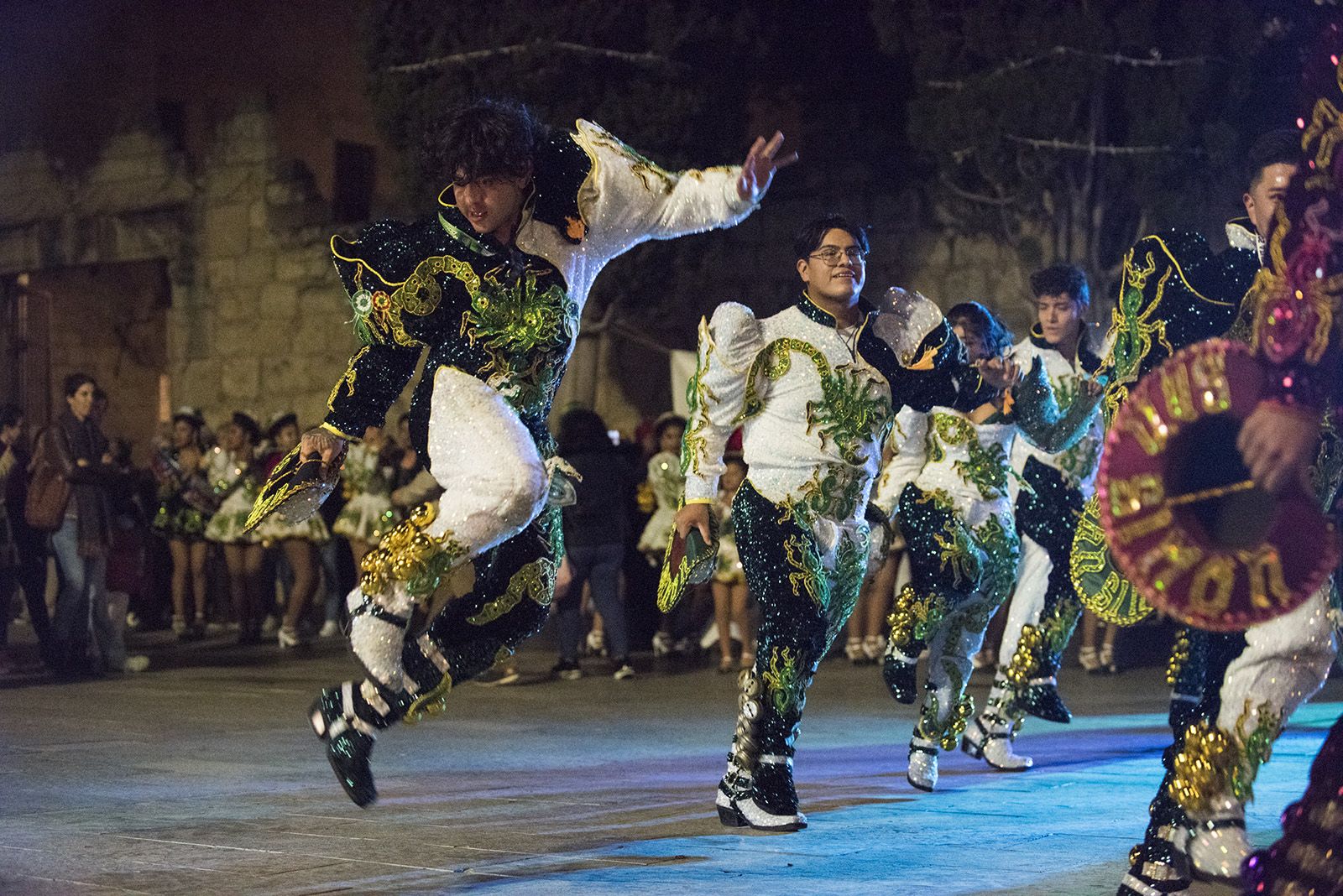 Mostra de dansa boliviana. FOTO: Bernat Millet.