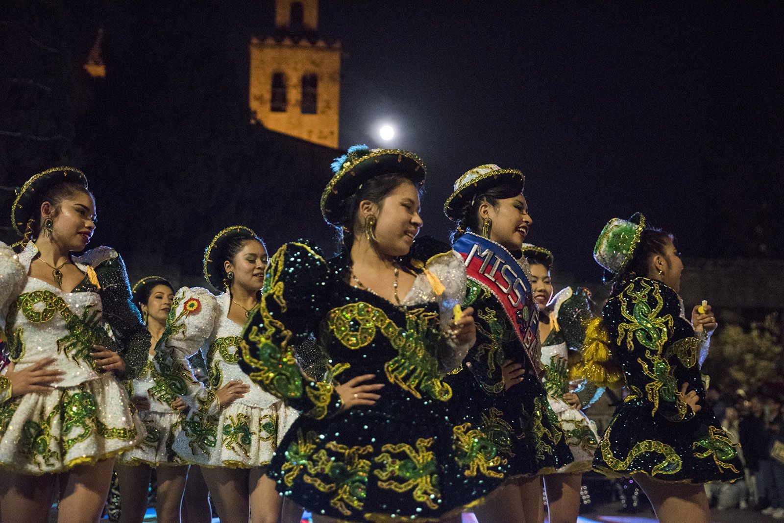 Mostra de dansa boliviana. FOTO: Bernat Millet.