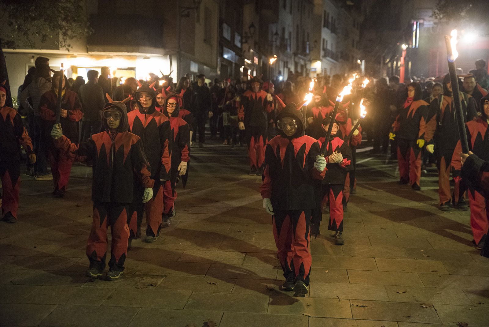 Correfoc Infantil amb colles convidades. FOTO: Bernat Millet.