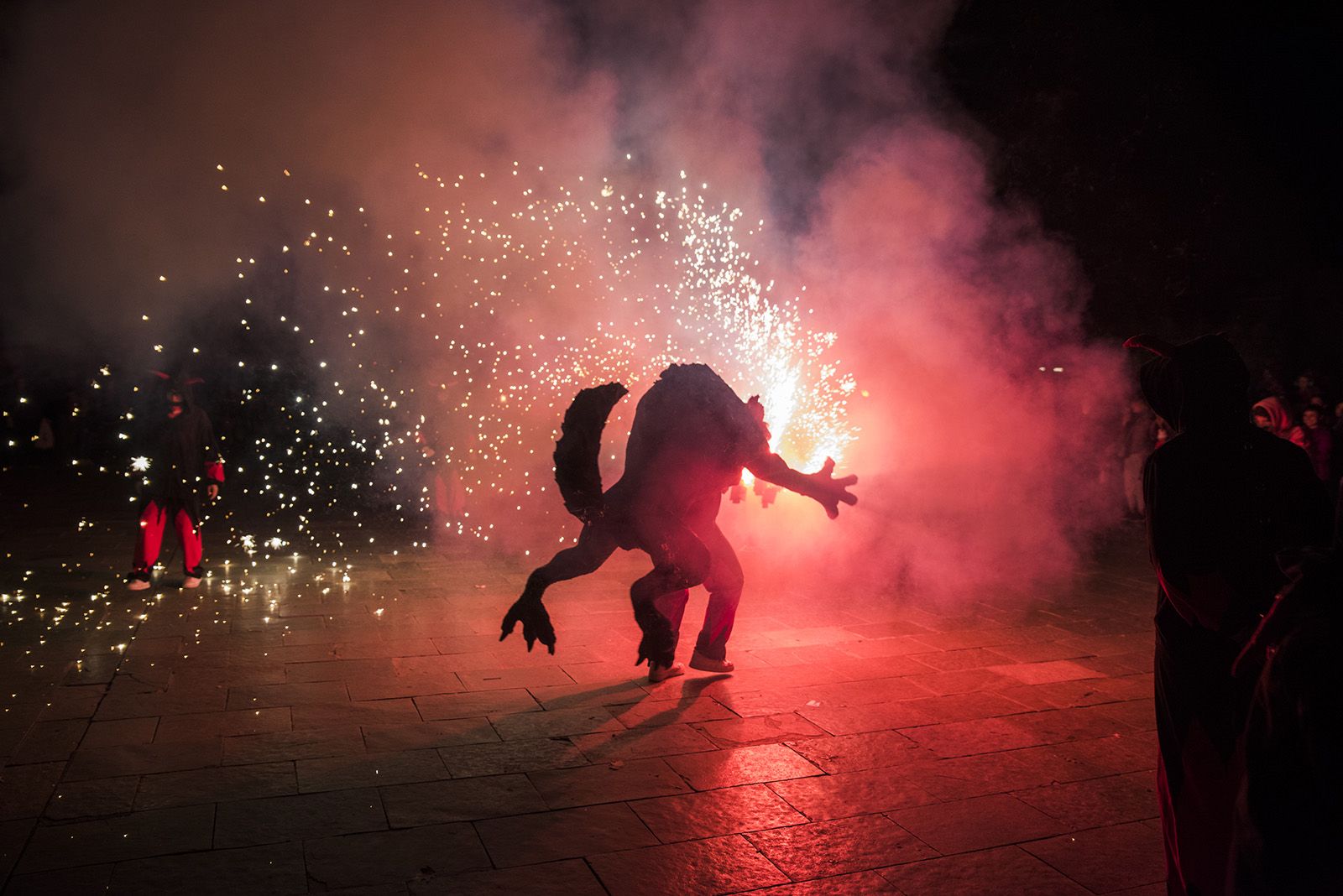 Correfoc Infantil amb colles convidades. FOTO: Bernat Millet.