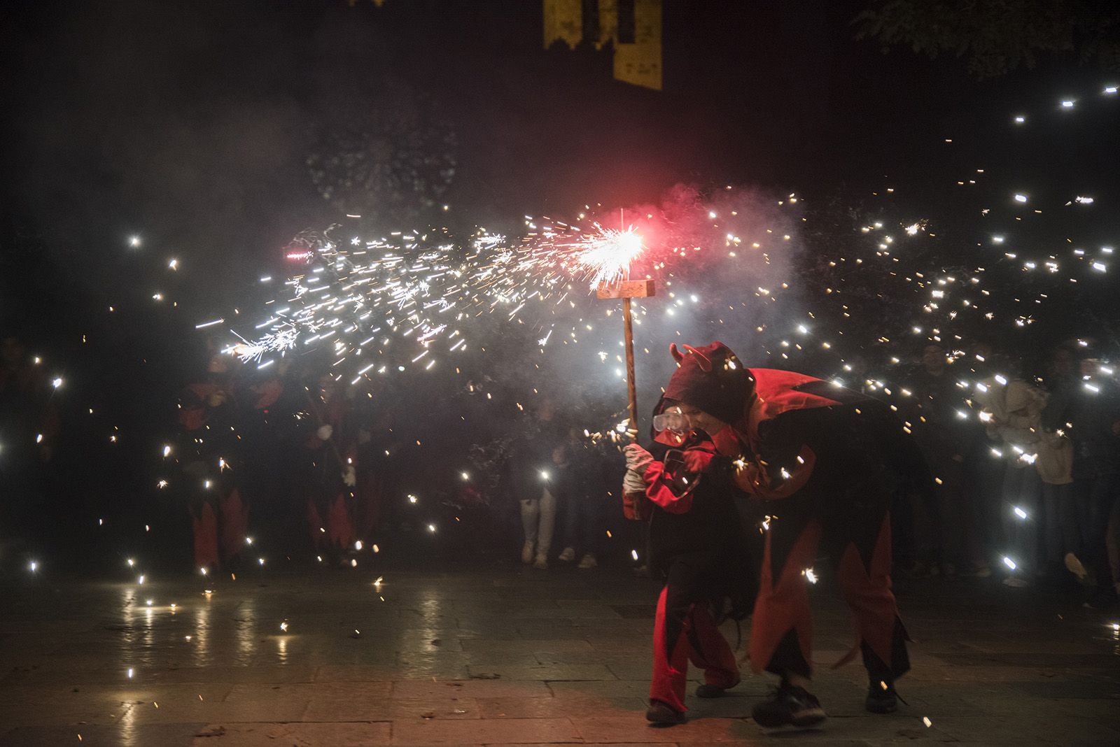 Correfoc Infantil amb colles convidades. FOTO: Bernat Millet.