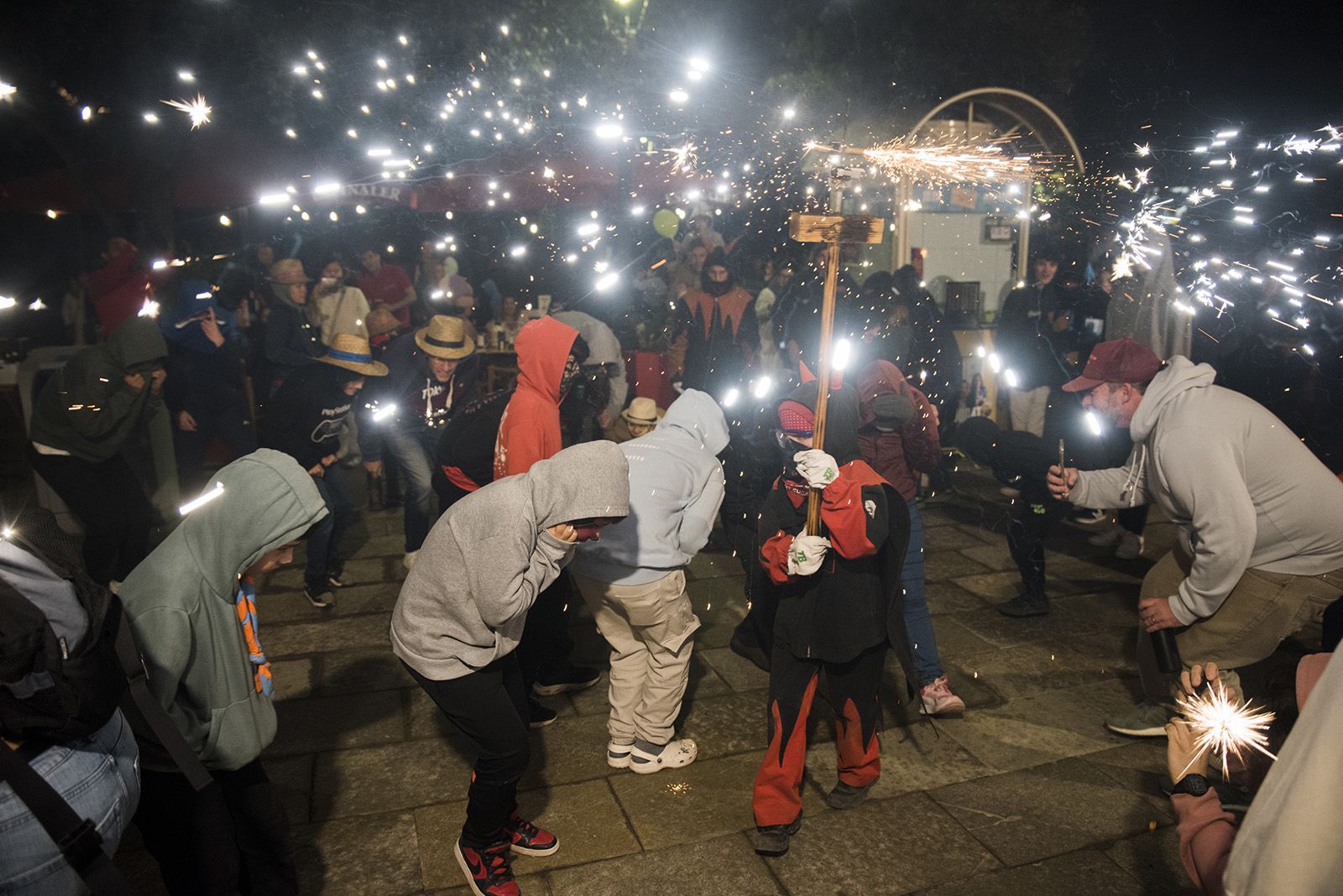 Correfoc Infantil amb colles convidades. FOTO: Bernat Millet.