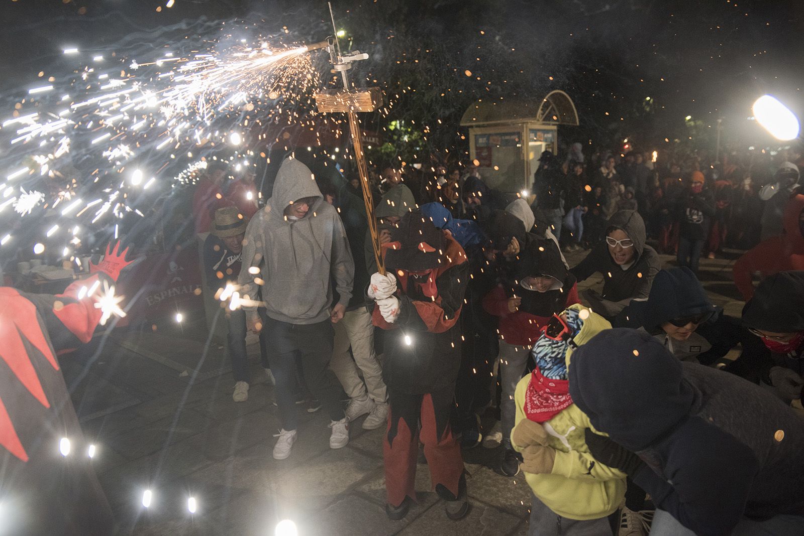 Correfoc Infantil amb colles convidades. FOTO: Bernat Millet.