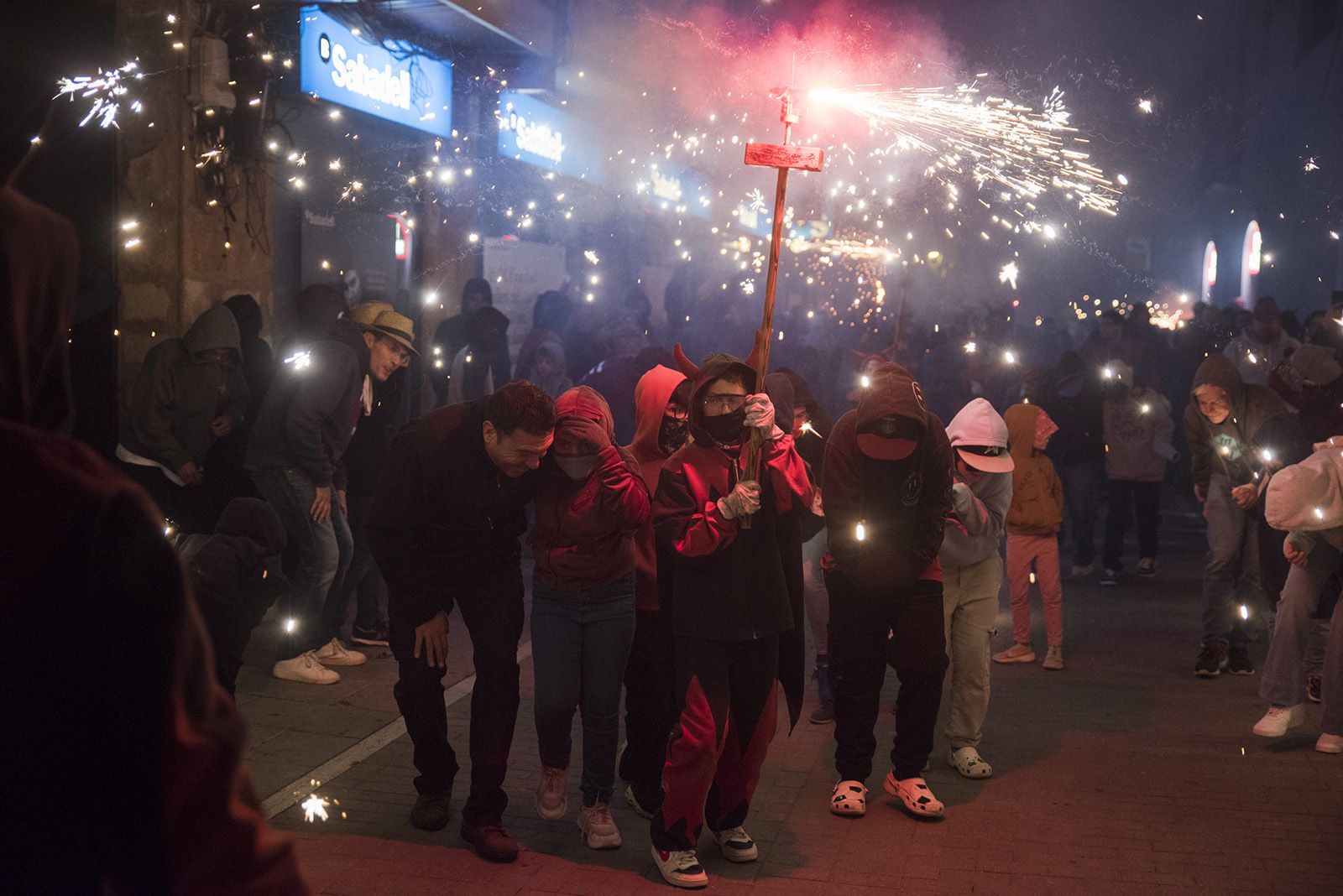 Correfoc Infantil amb colles convidades. FOTO: Bernat Millet.