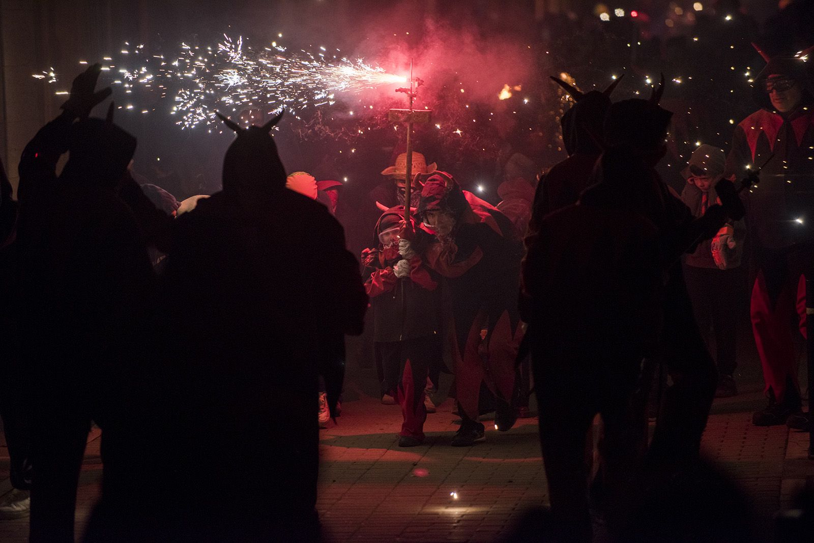 Correfoc Infantil amb colles convidades. FOTO: Bernat Millet.