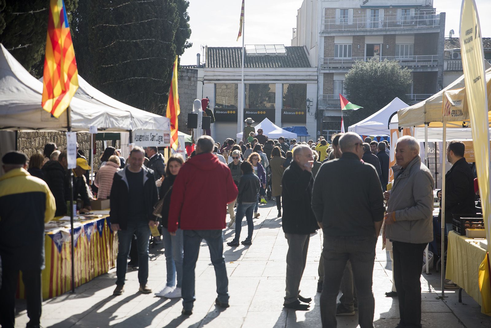 Fira d'entitats. FOTO: Bernat Millet.