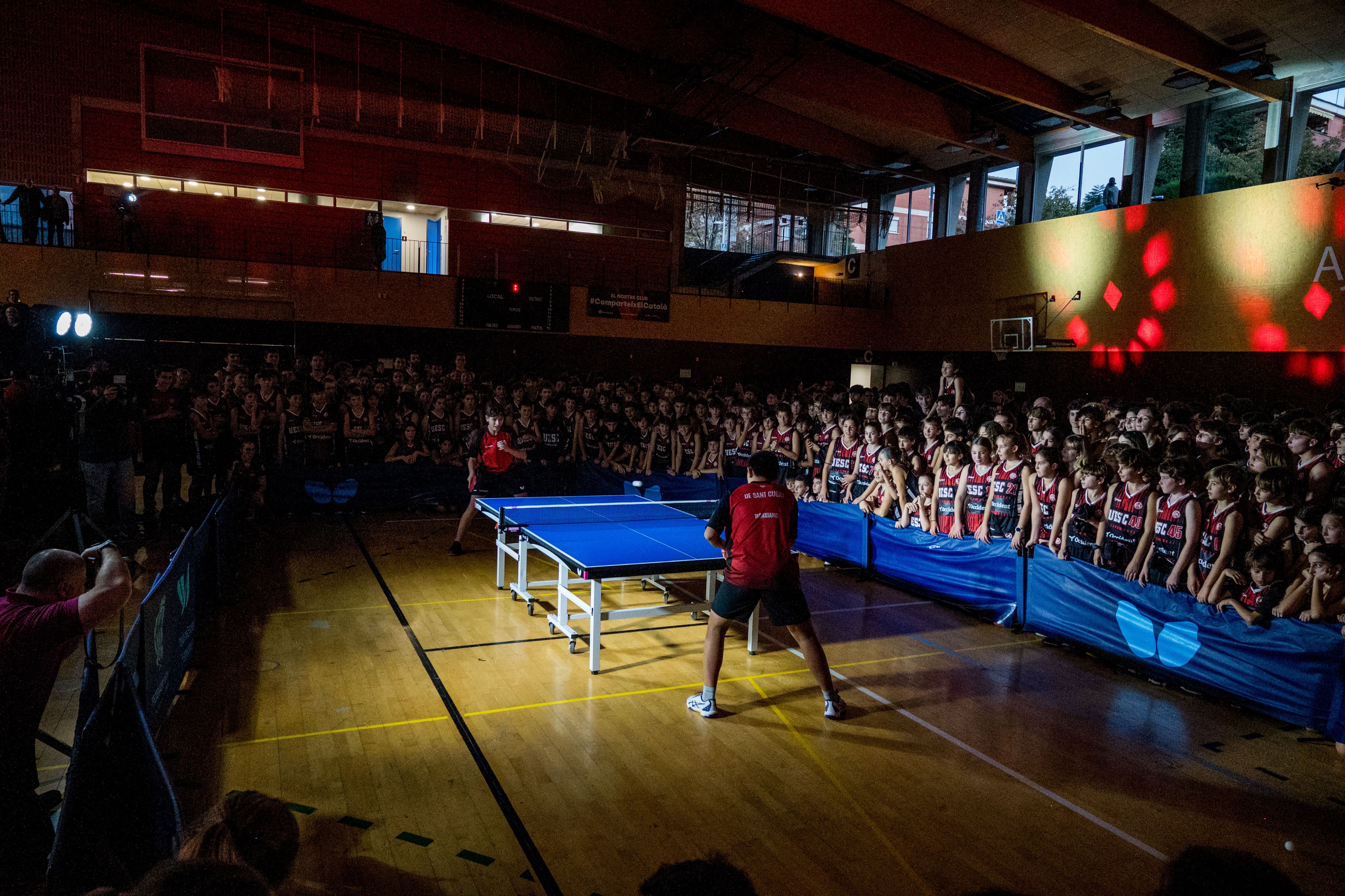 Exhibició de tennis taula a la presentació d'equips de la Unió Esportiva Sant Cugat