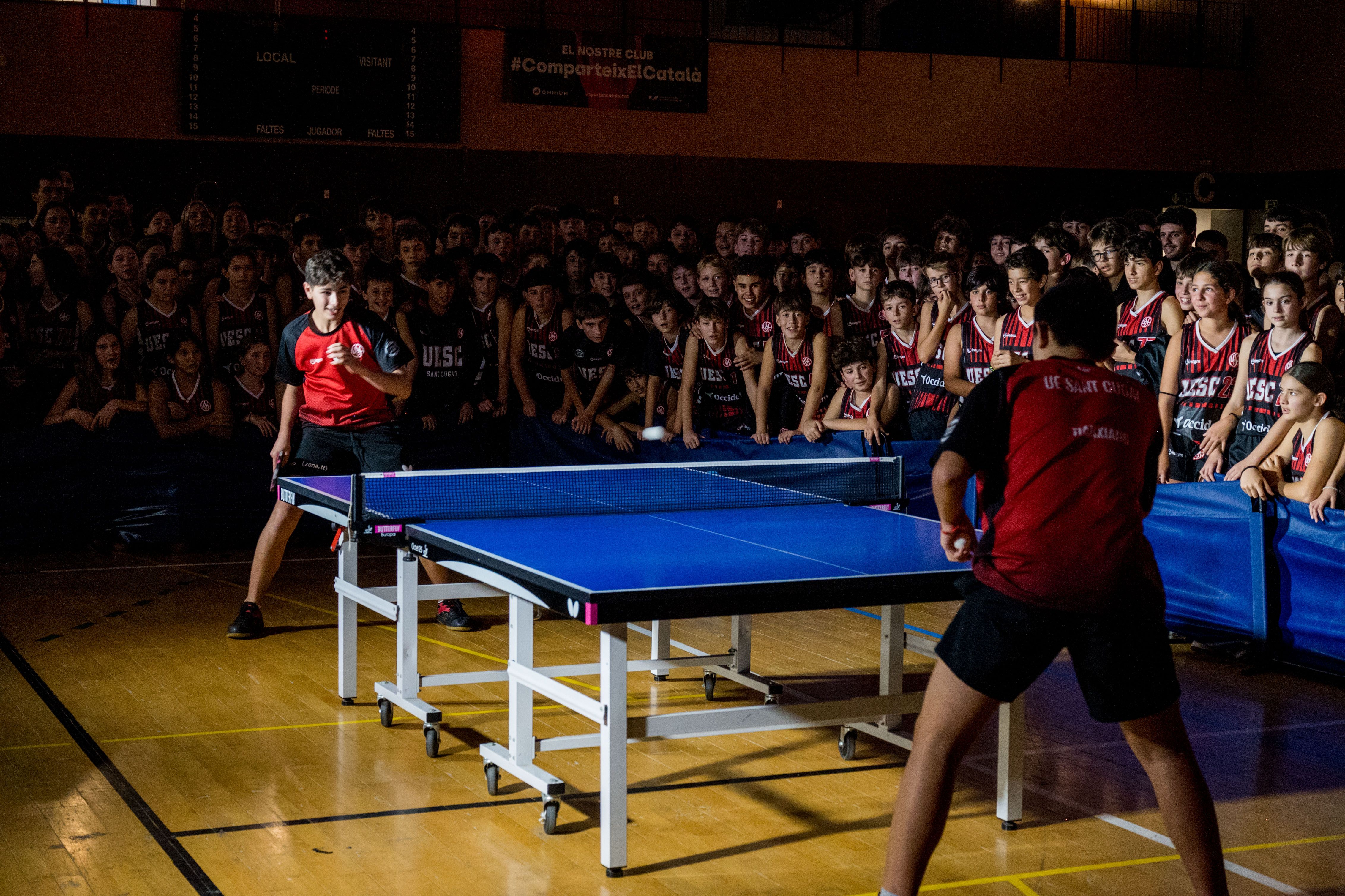 Exhibició de tennis taula a la presentació d'equips de la Unió Esportiva Sant Cugat