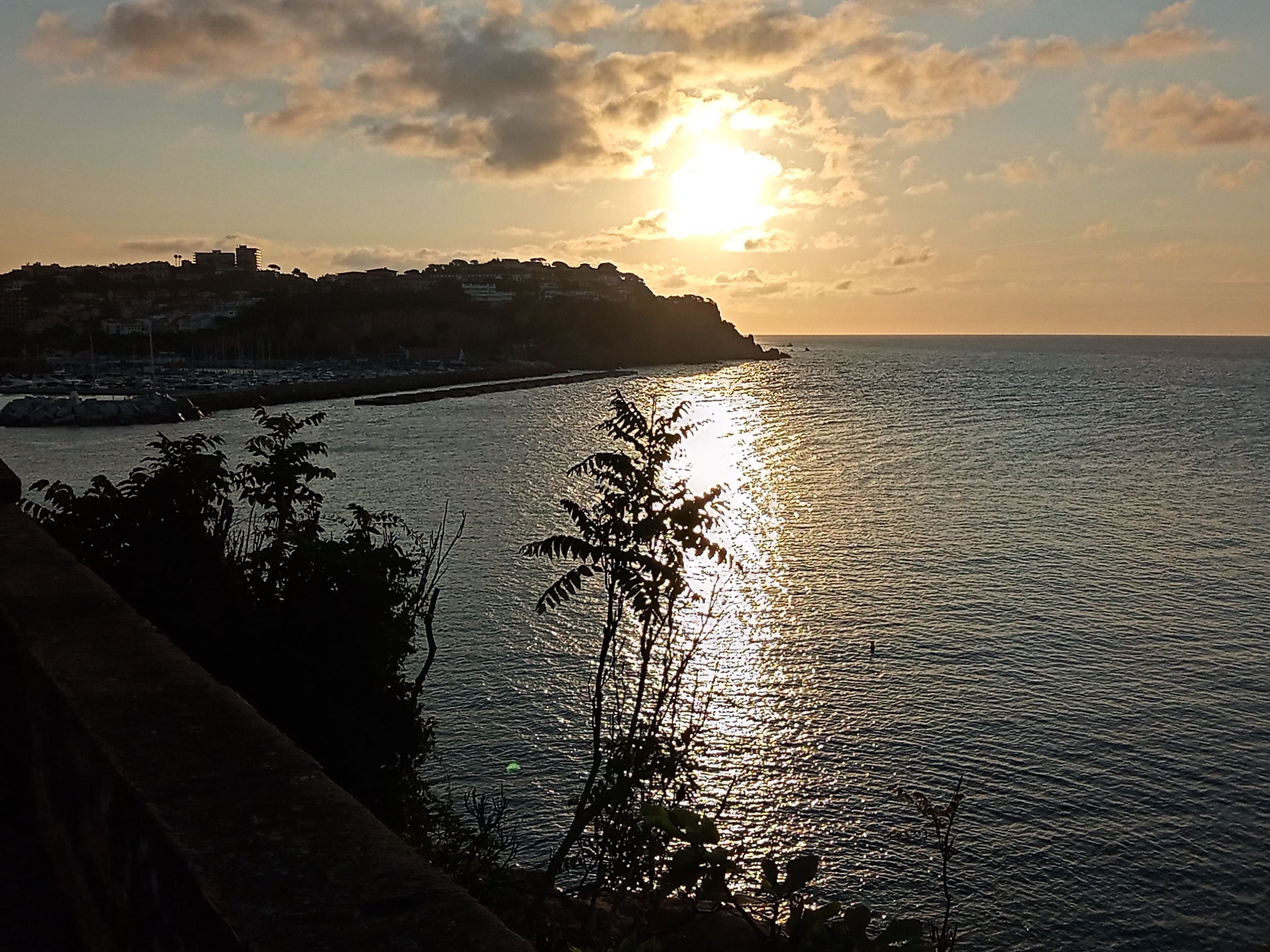 Retrovant el nou dia · Sant Feliu de Guixols FOTO: Jordi Pruna Urbina