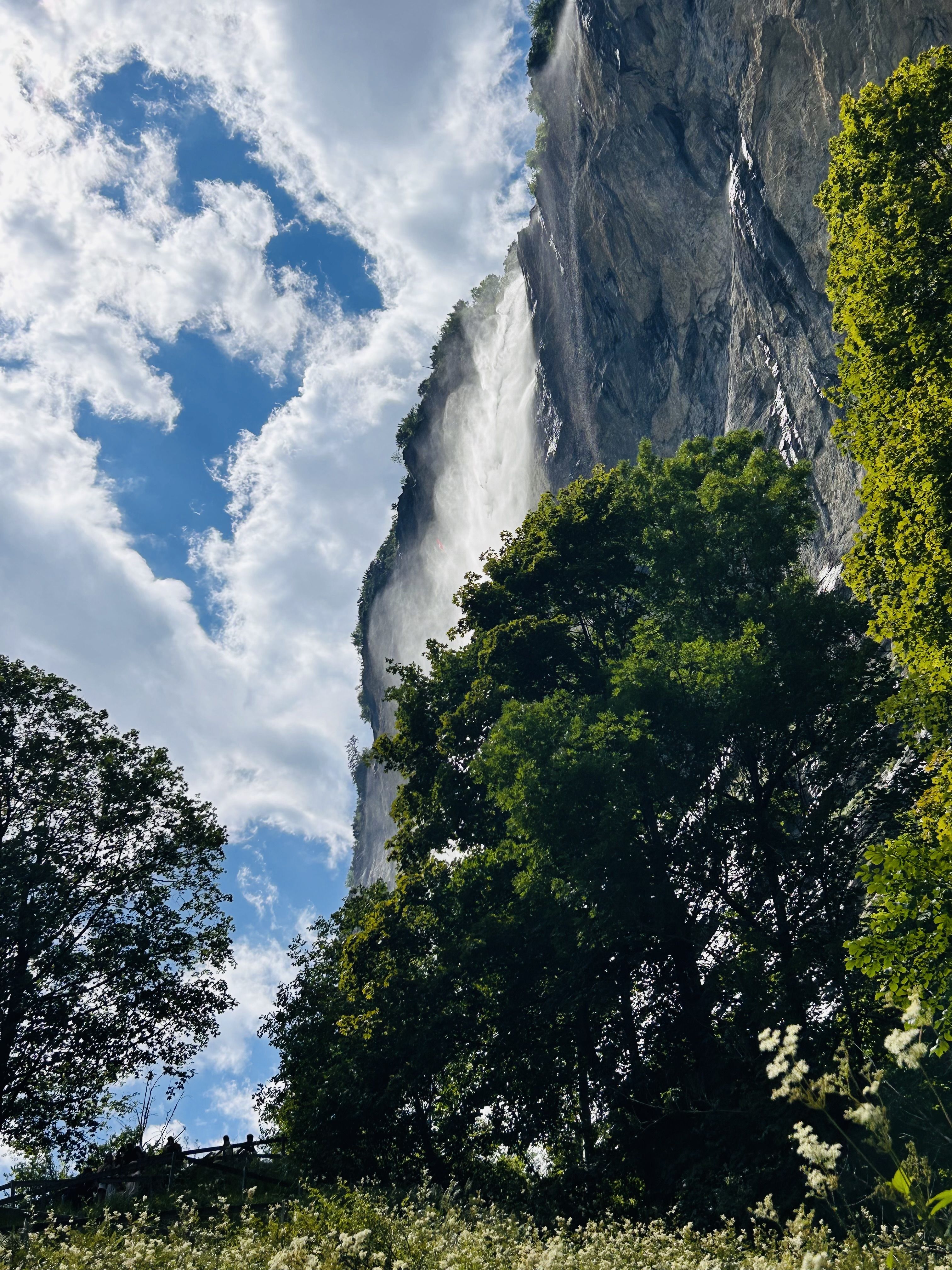 Una cascada de núvols · Lauterbrunnen (Suiza) FOTO: Javi Méndez Ruiz 