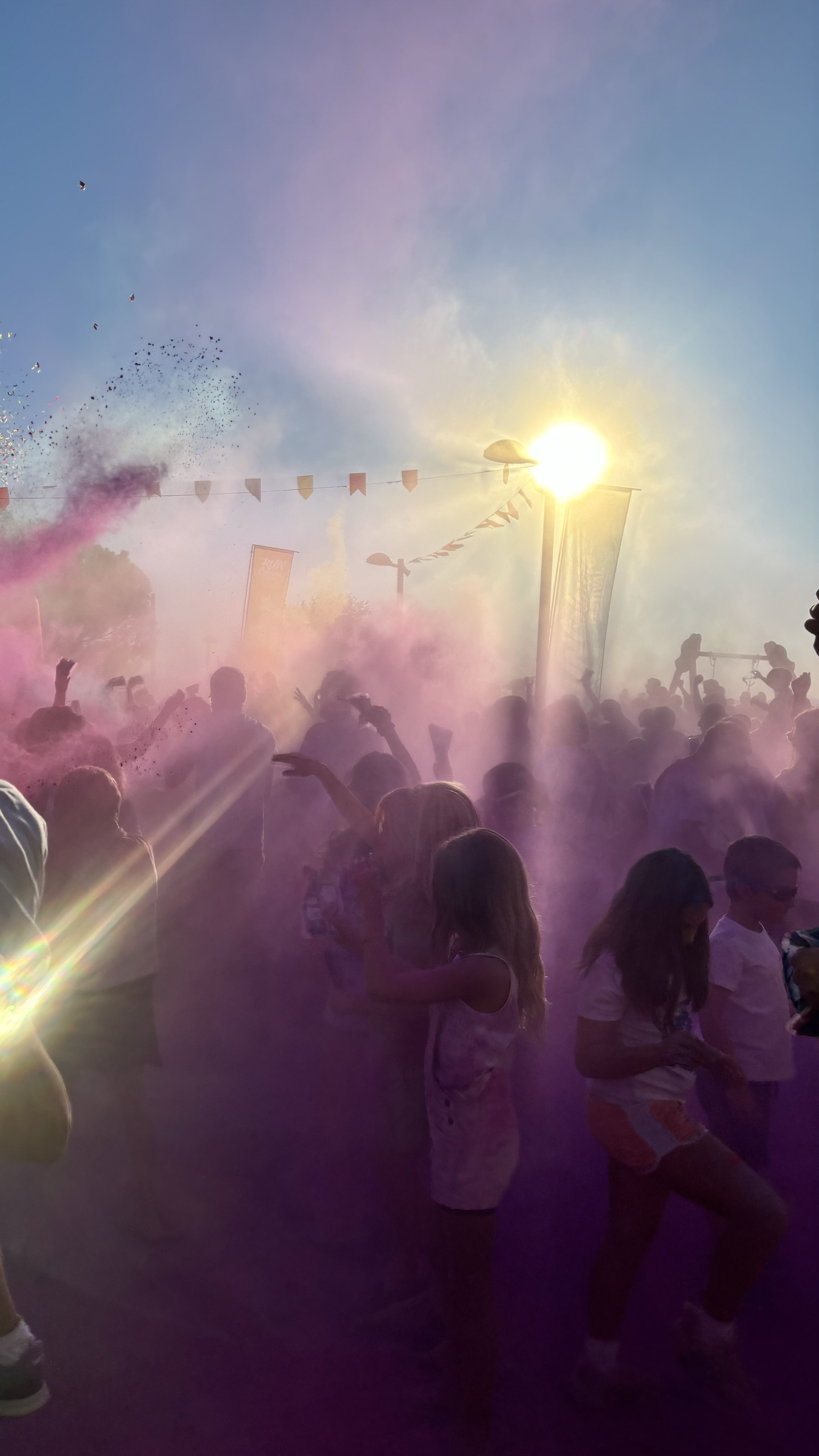 Colores de amistad en Holi festival · Vollpeleres, Sant Cugat FOTO: Maja Murko