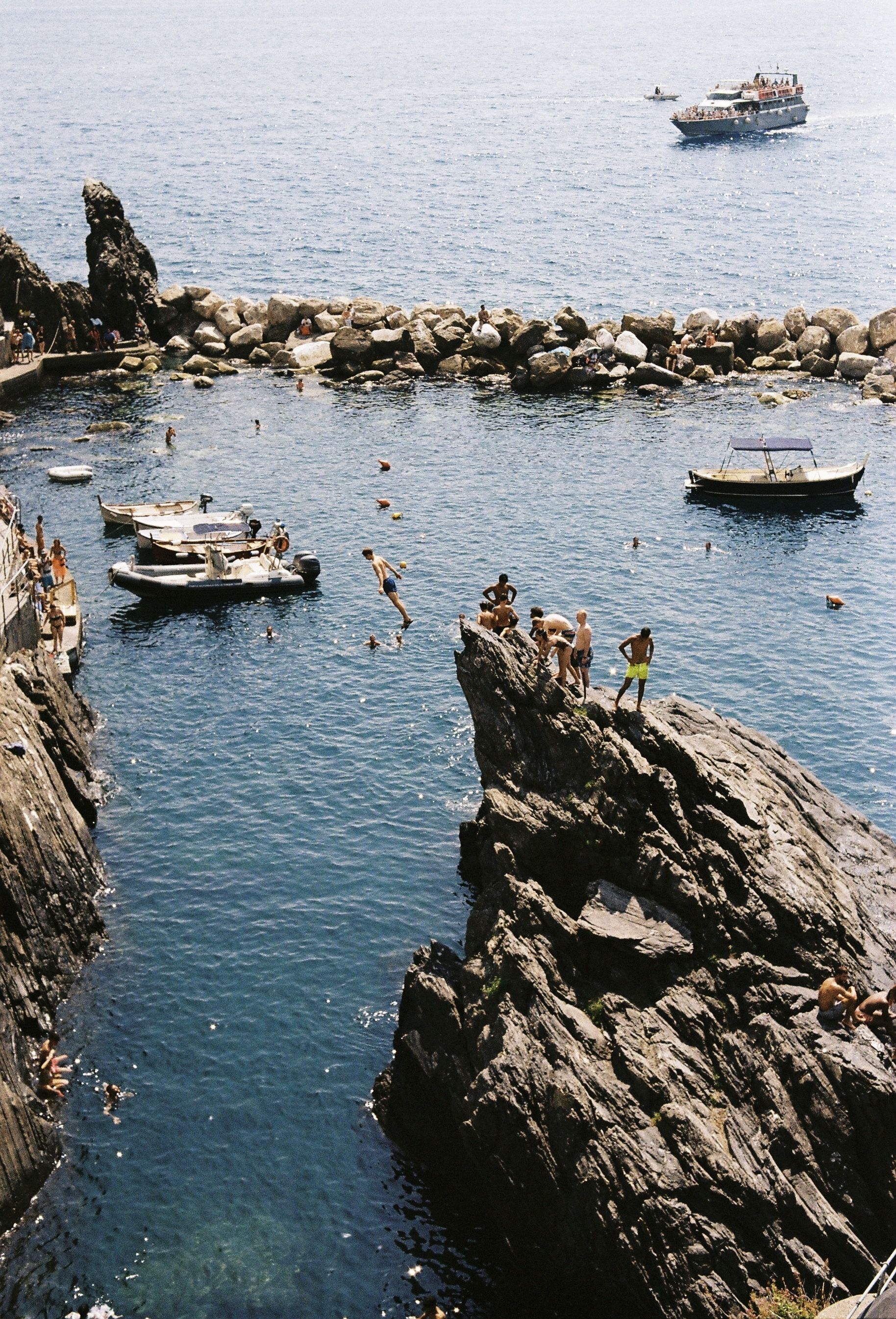 El saltador en 35mm · Riomaggiore, Italia FOTO: Leo Castro Castro