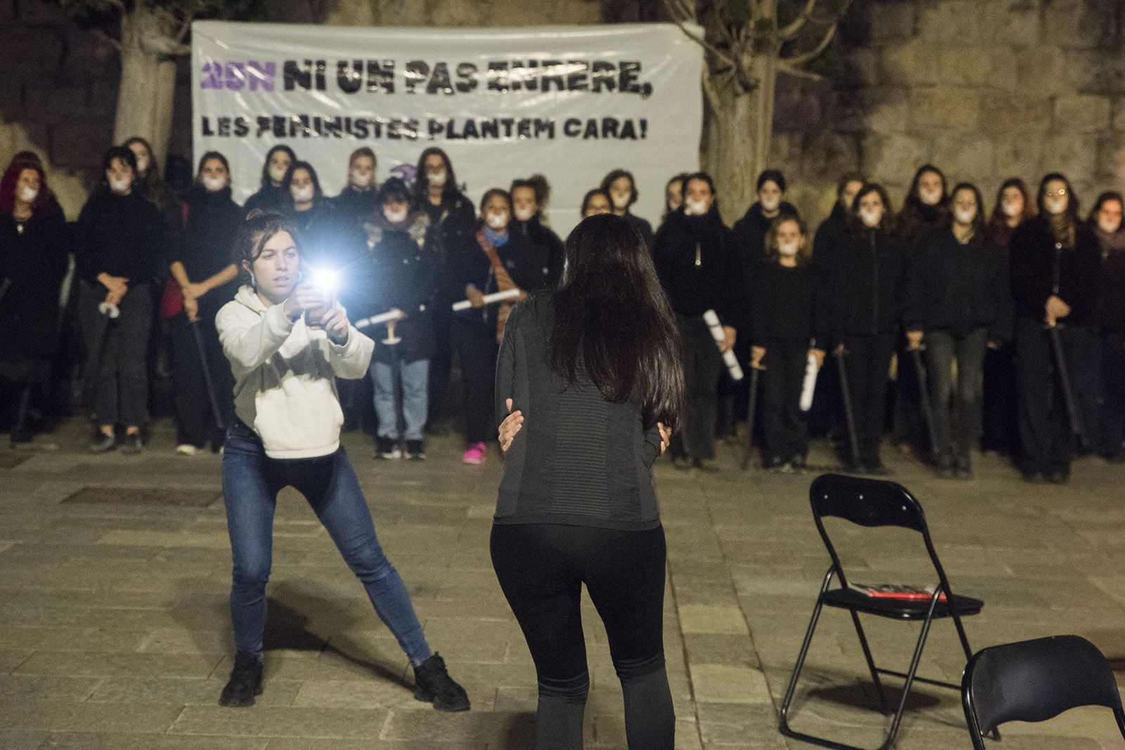 Concentració d'Hora Bruixa per rebutjar la violència masclista. FOTO: Bernat Millet.