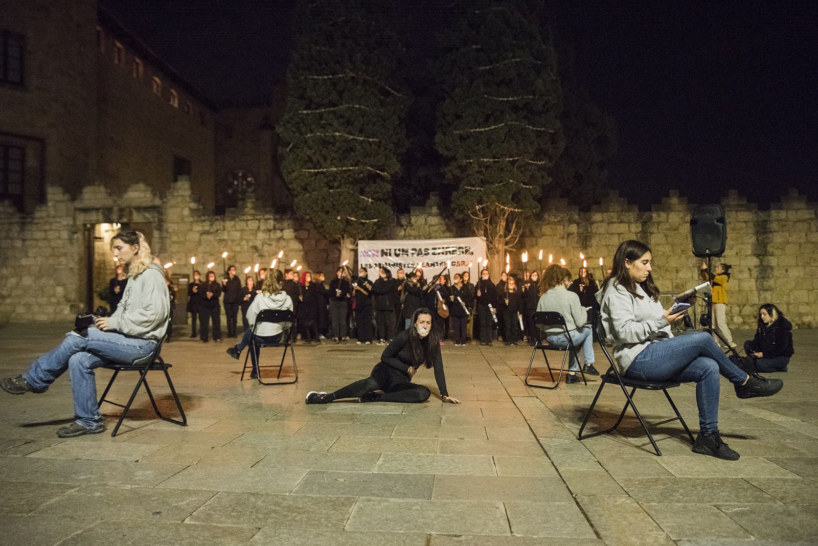 Concentració d'Hora Bruixa per rebutjar la violència masclista. FOTO: Bernat Millet.