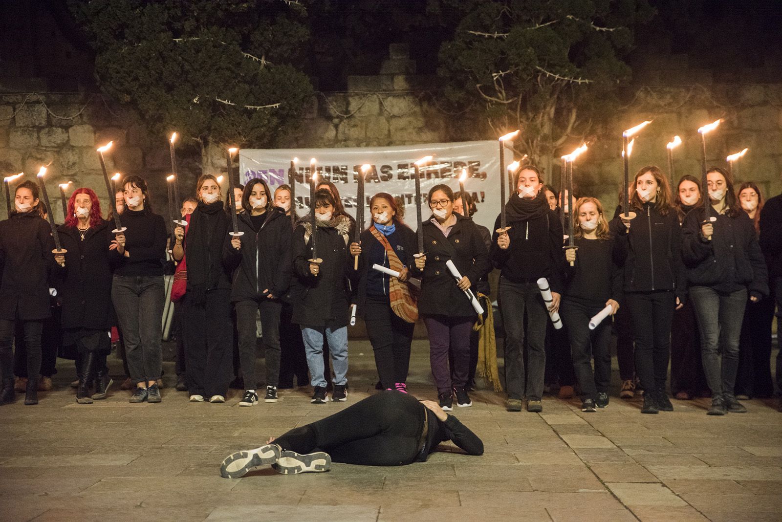 Concentració d'Hora Bruixa per rebutjar la violència masclista. FOTO: Bernat Millet.