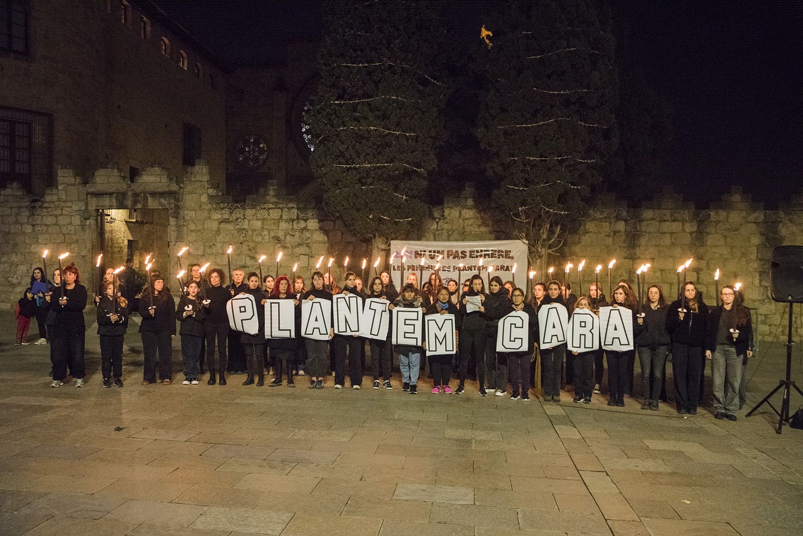 Concentració d'Hora Bruixa per rebutjar la violència masclista. FOTO: Bernat Millet.