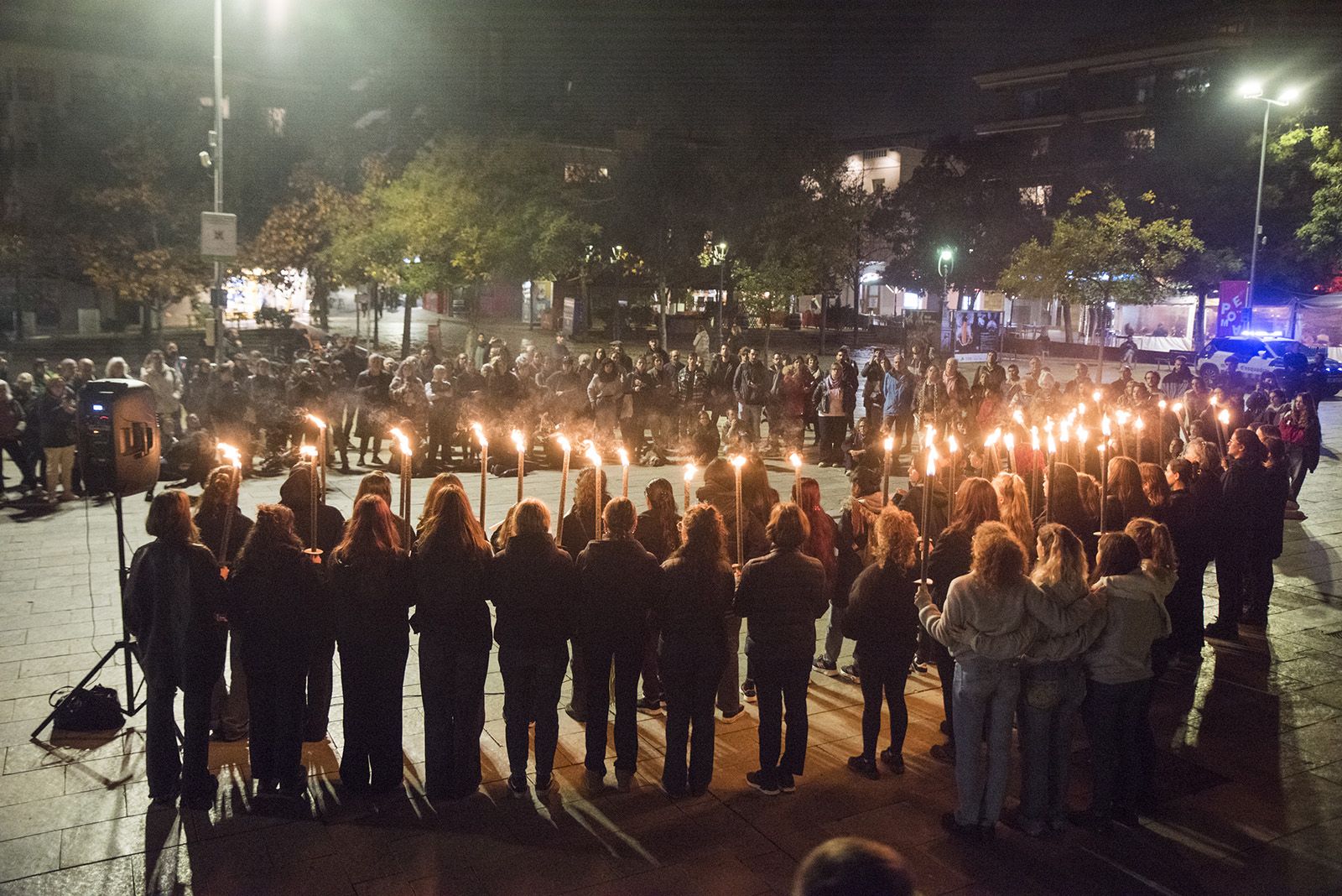 Concentració d'Hora Bruixa per rebutjar la violència masclista. FOTO: Bernat Millet.