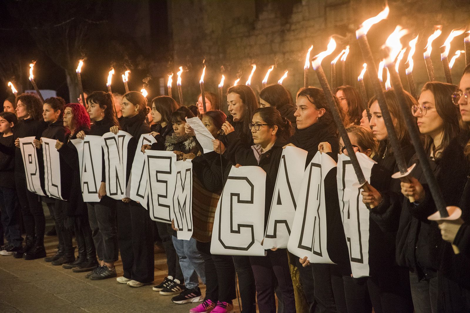 Concentració d'Hora Bruixa per rebutjar la violència masclista. FOTO: Bernat Millet.