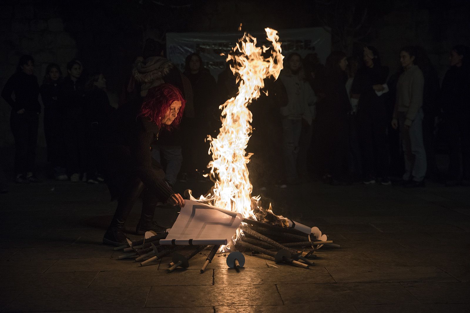 Concentració d'Hora Bruixa per rebutjar la violència masclista. FOTO: Bernat Millet.