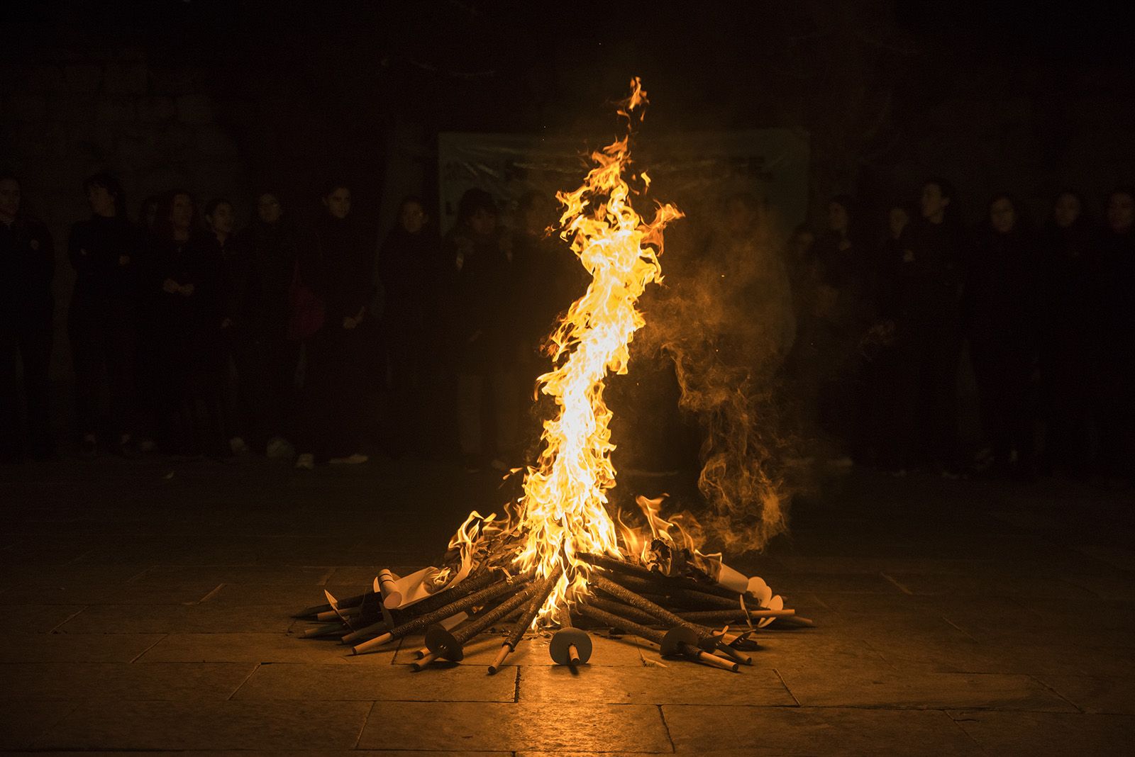 Concentració d'Hora Bruixa per rebutjar la violència masclista. FOTO: Bernat Millet.