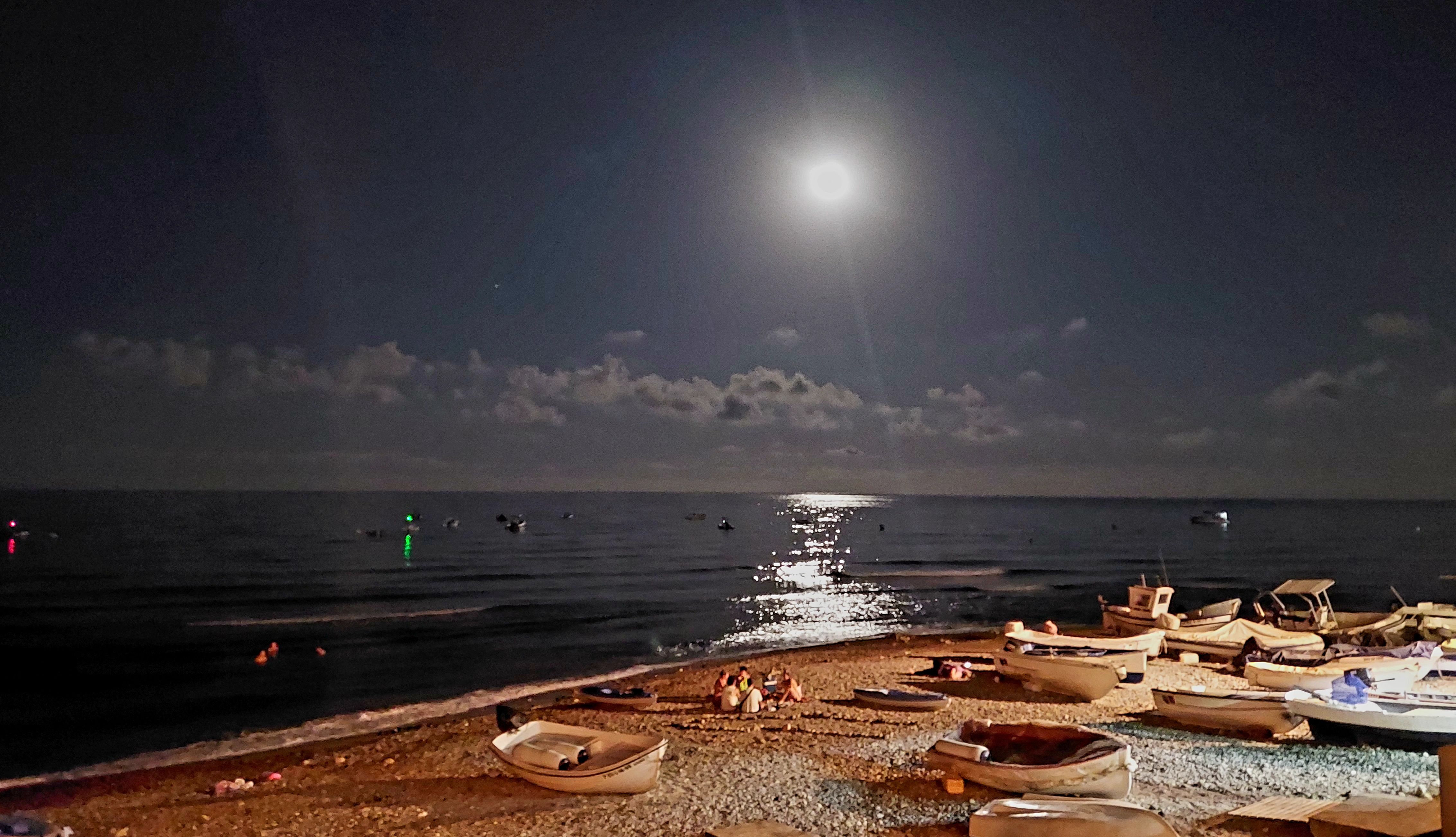 Mediterráneo noche de luz y color · Las Negras, Cabo de Gata (Almeria) FOTO: Francisco Cervantes