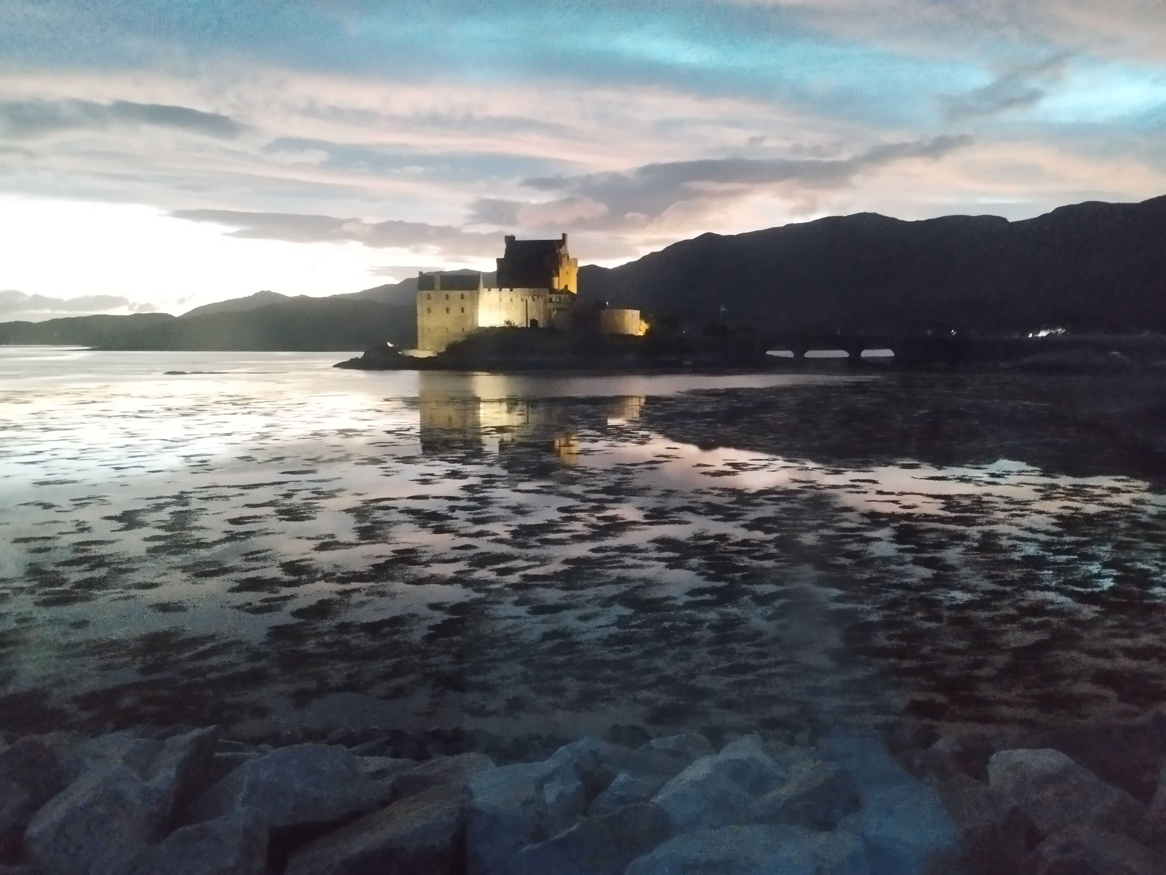 La nocturnidad en el castillo · Eilean Donan (Isla de sky) Escocia FOTO: Esther Villarejo Mateo