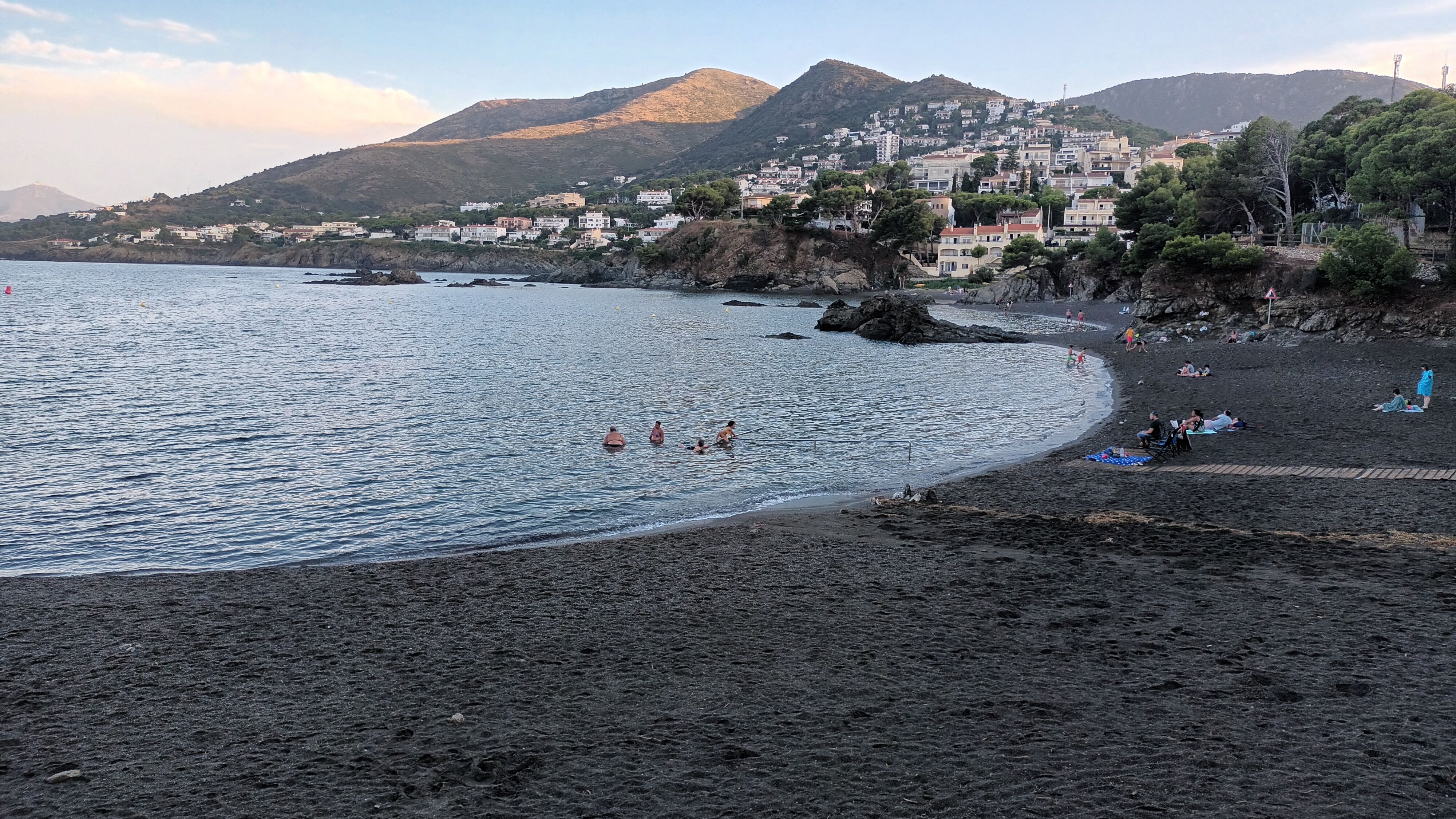 Un estiu a la platja · Platja la Farella de Llançà FOTO: Mireia Janué Muntasell