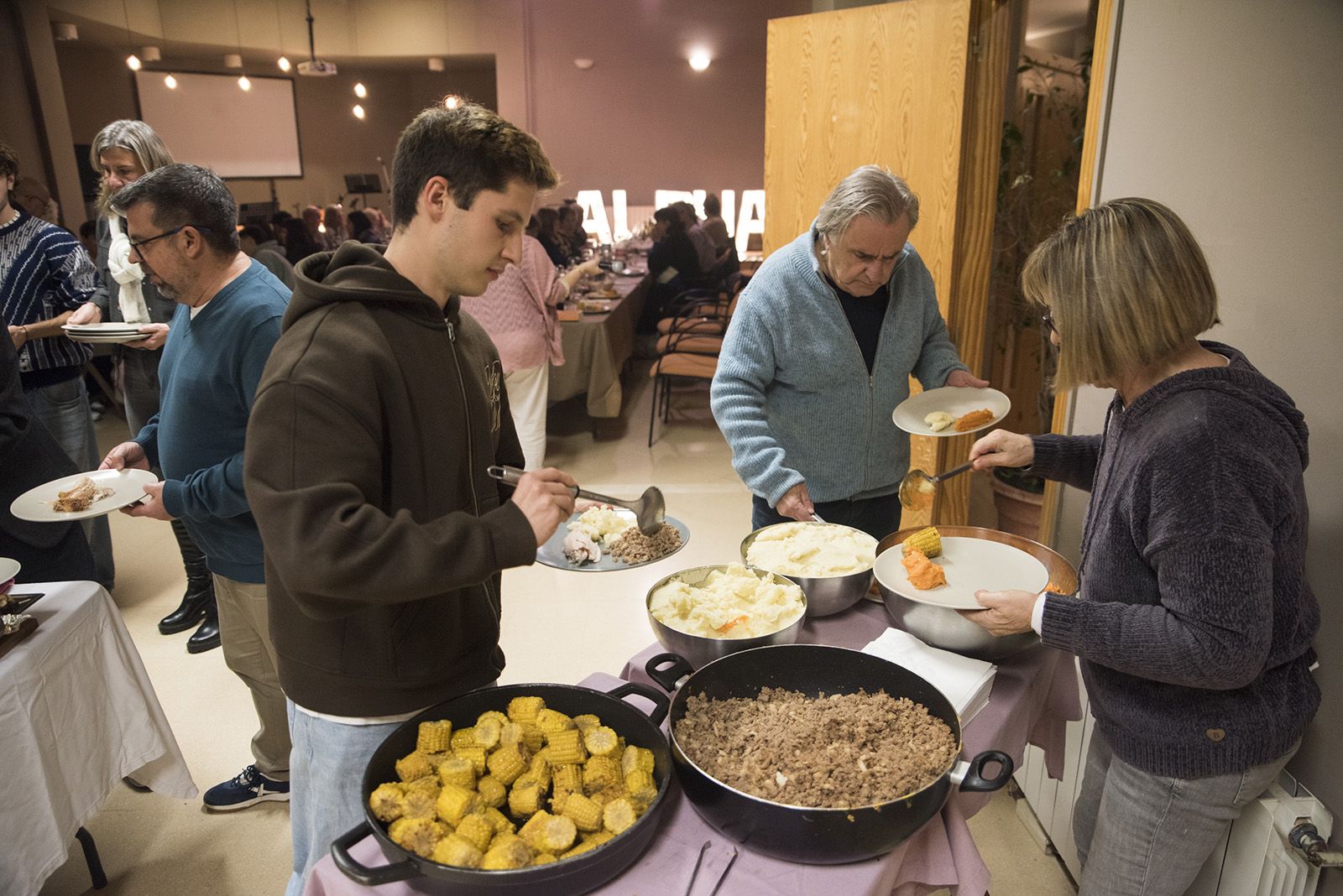 Sopar d'acció de gràcies de l'Església Protestant de Valldoreix. FOTO: Bernat Millet.